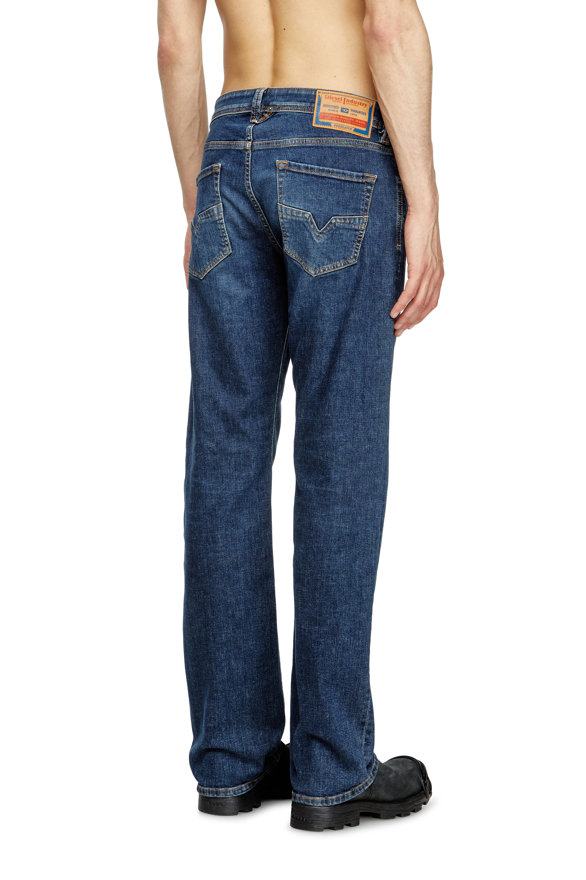 Diesel - Regular Jeans 1985 Larkee 09J47 Homme, Bleu Foncé - Image 4
