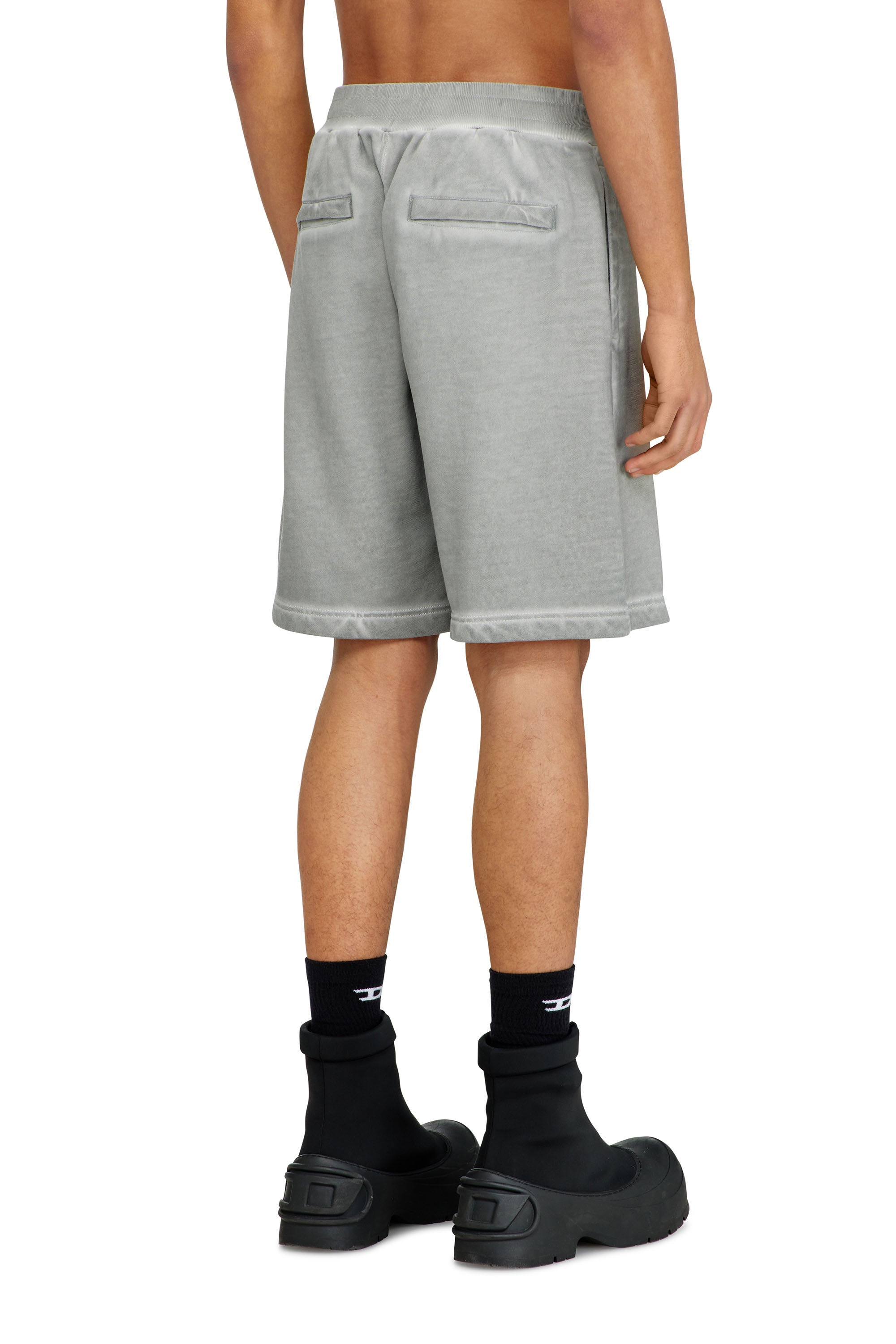 Diesel - P-CROWN-V1, Shorts de surv&ecirc;tement teints en pigments Homme in Gris - 4