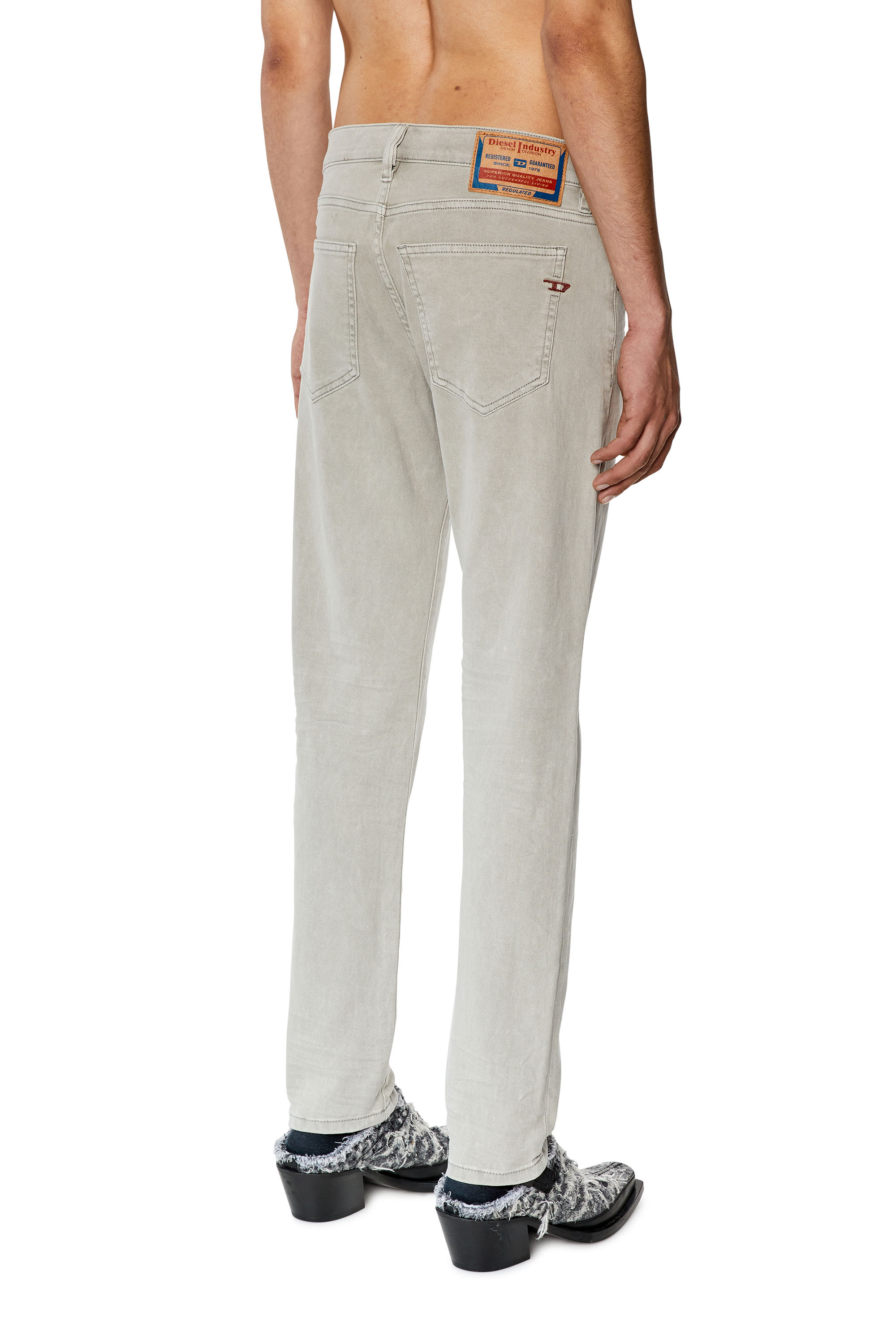 Diesel - 2019 D-Strukt 0QWTY Slim Jeans, Gris Clair - Image 2