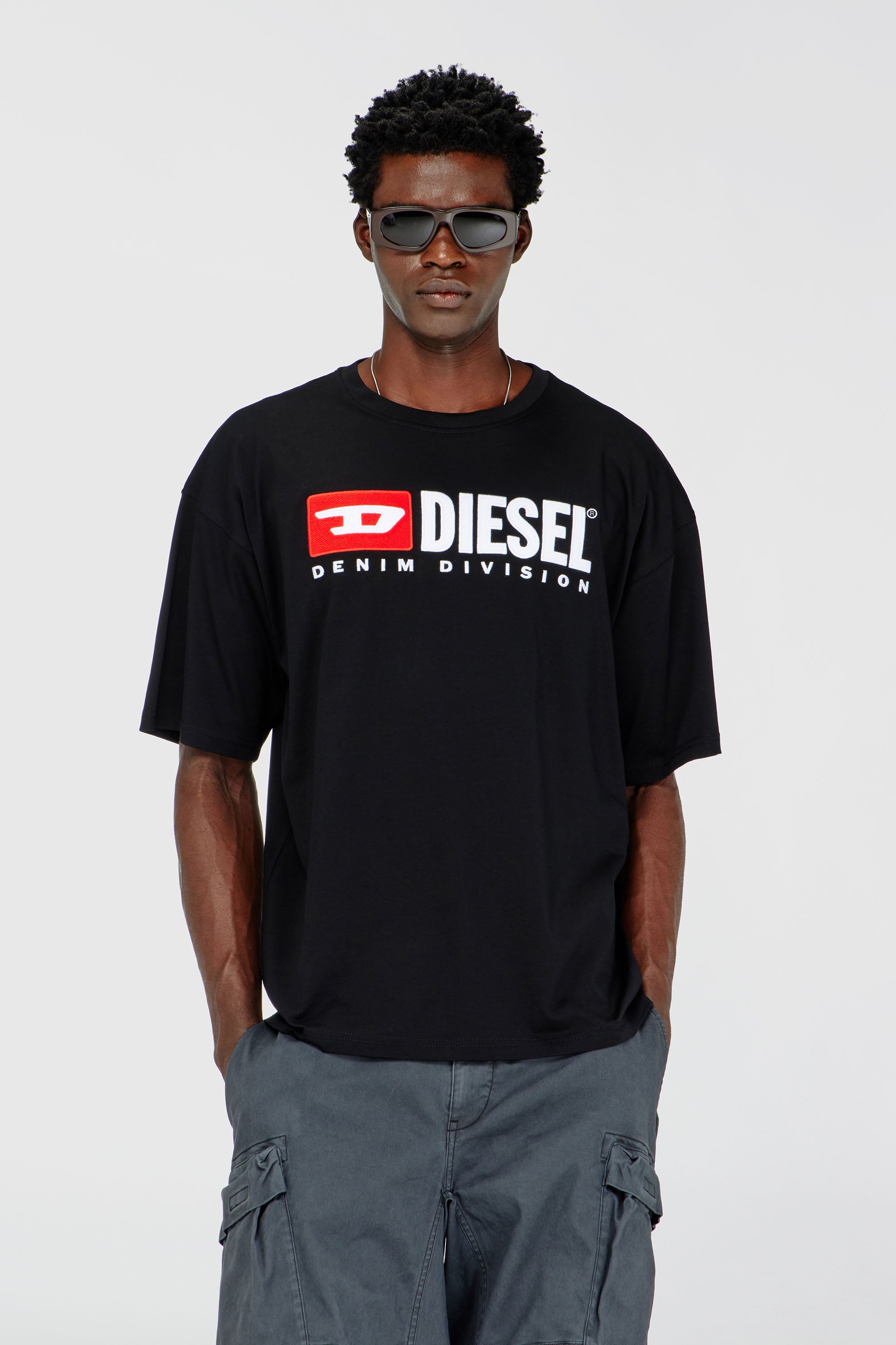 Diesel - T-BOXT-DIV, T-shirt avec empi&egrave;cement Diesel Homme in Noir - 1