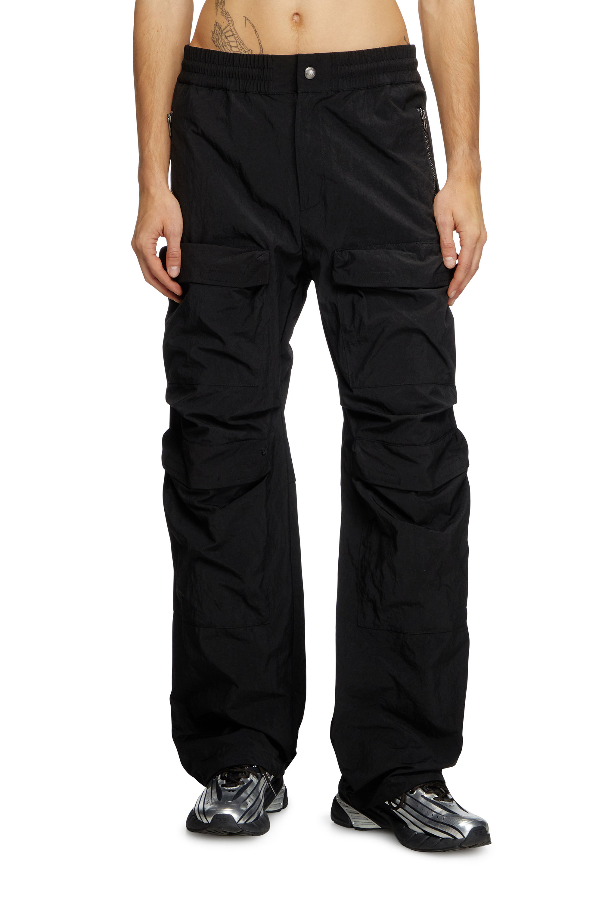 Diesel - P-DANZEL, Pantalon utility en nylon surteint Homme in Noir - 3