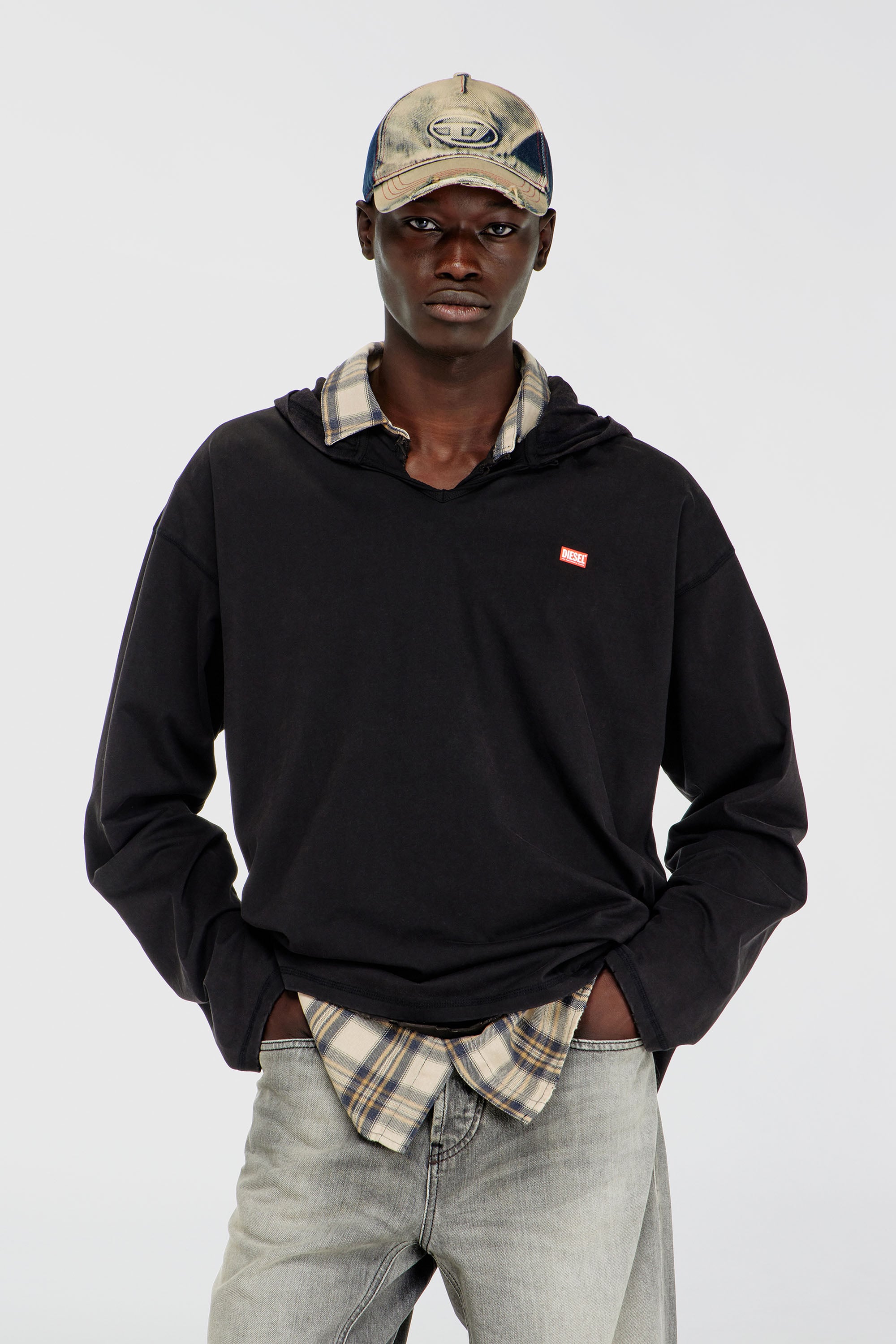 Diesel - T-BOXT-LS-HOOD-CHECK, T-shirt &agrave; manches longues avec capuche en flanelle Homme in Noir - 1