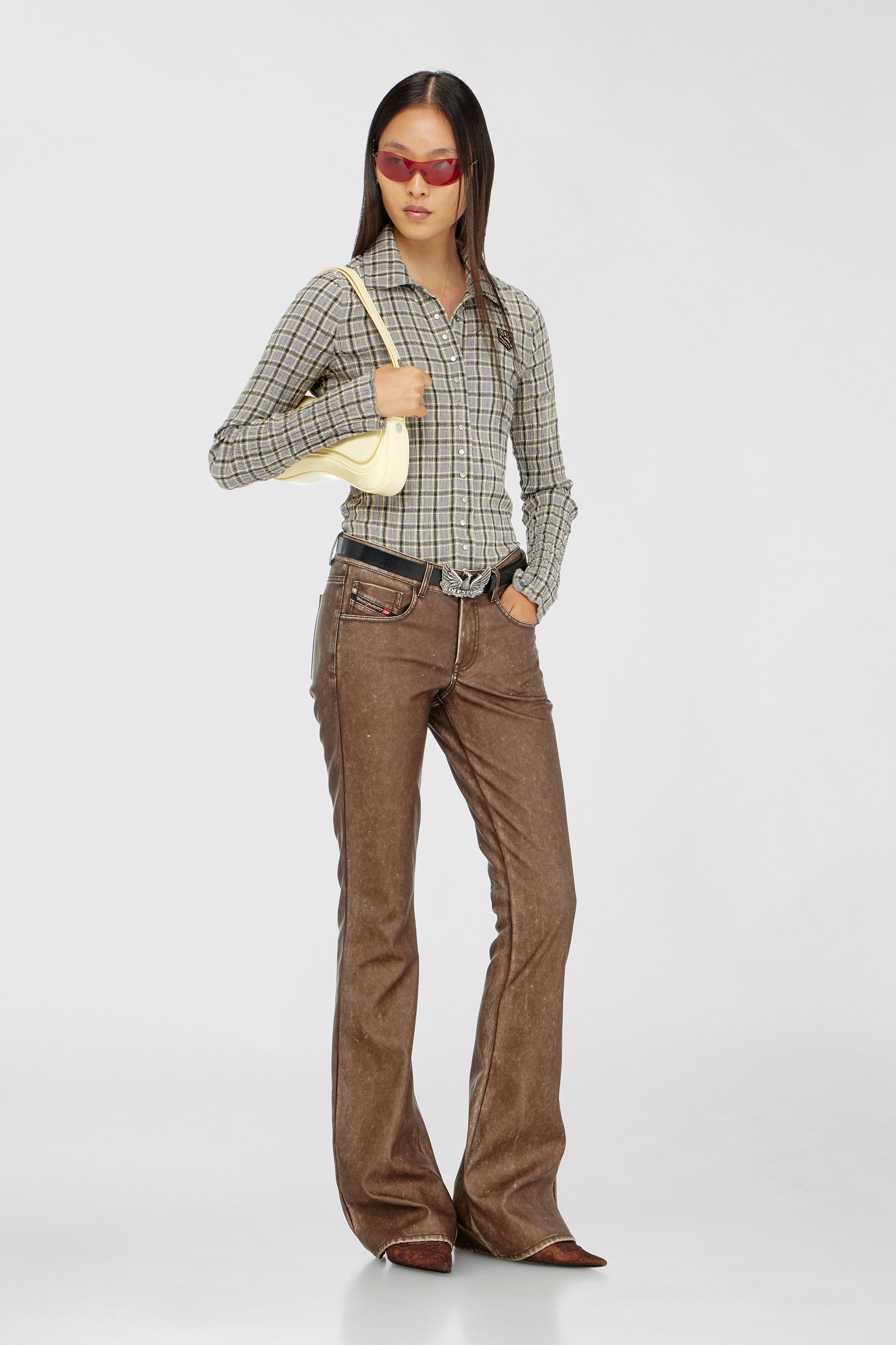 Diesel - P-STELLAR-S1, Pantalon bootcut en tissu enduit trait&eacute; Femme in Marron - 1