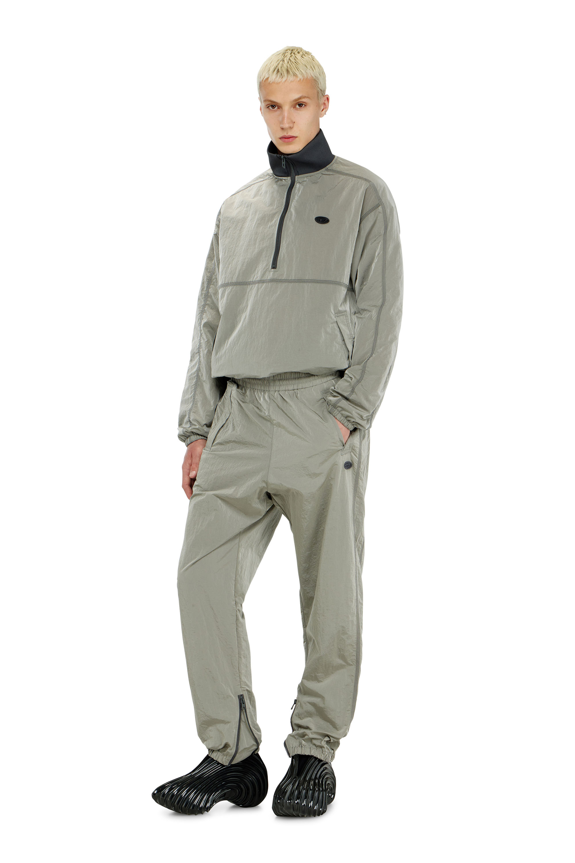Diesel - P-ANOK, Pantalon en nylon &agrave; effet froiss&eacute; Homme in Gris - 1