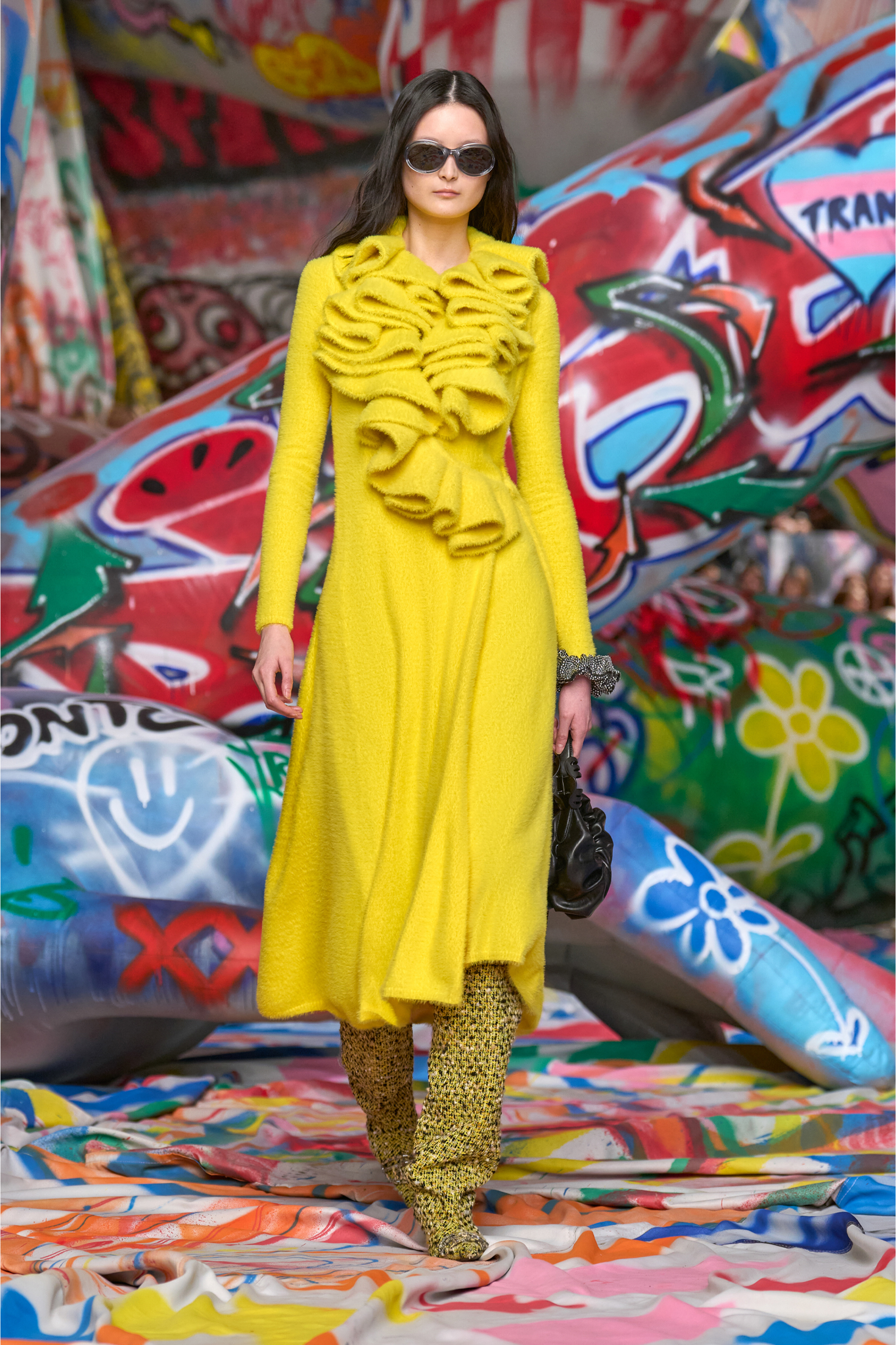 Diesel - M-INGELINA, Robe midi duveteuse et encolure ondulée Femme in Jaune - 6