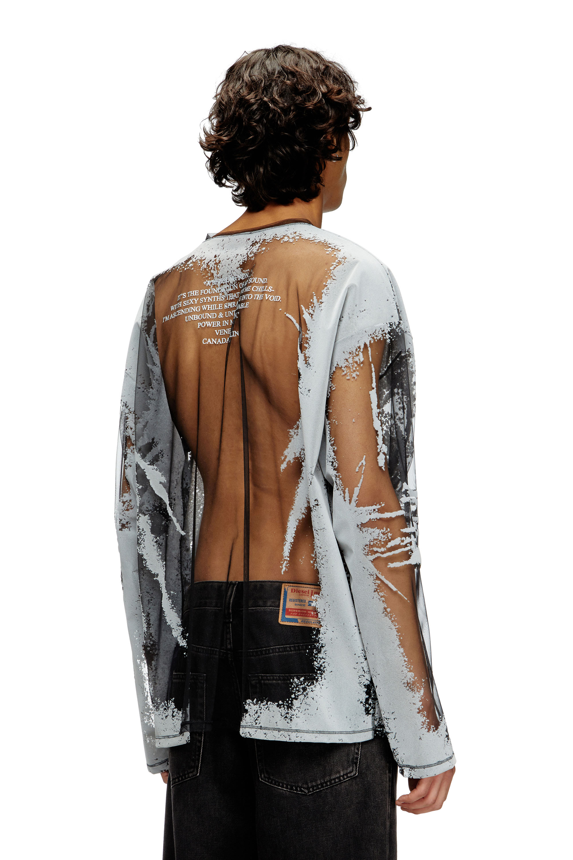 Diesel - T-HASSAN-LS-A, T-shirt en nylon à manches longues avec imprimé paroles Mixte in Noir - 4