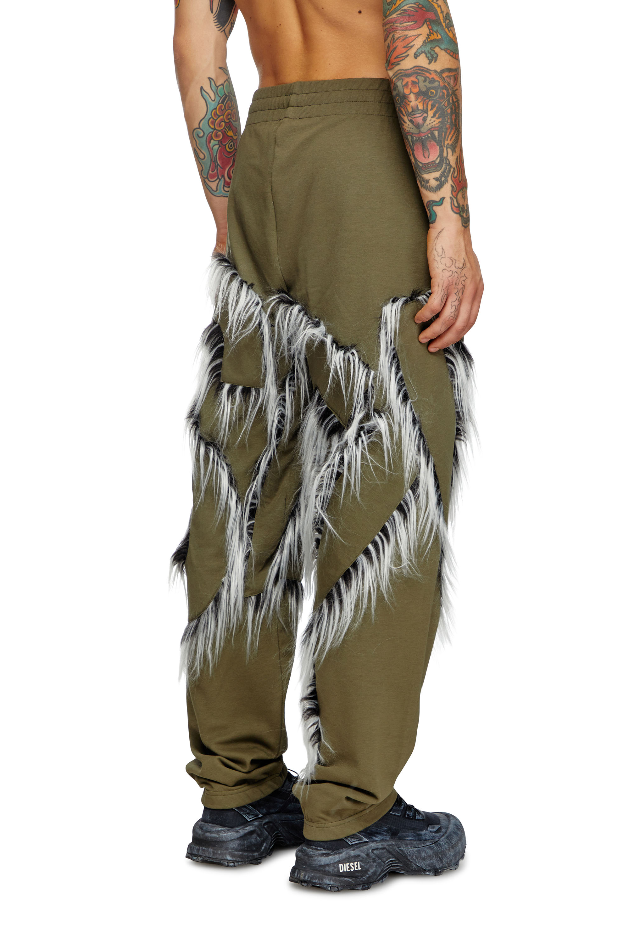 Diesel - P-BIMY-FUR, Pantalon de survêtement avec logo à bordure poilue Homme in Vert - 3