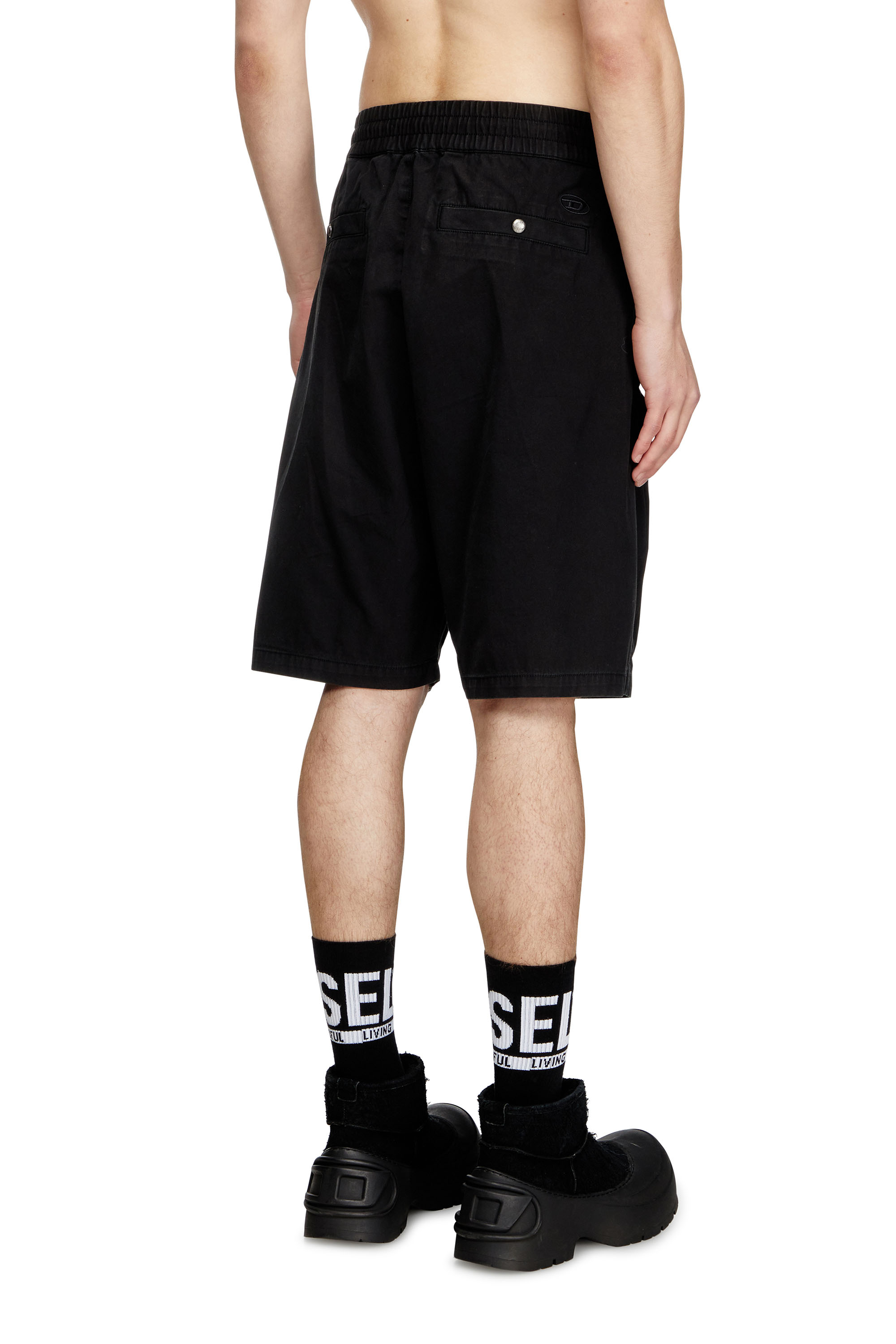 Diesel - P-BEECK-SHORT, Short cargo en coton bio délavé Homme in Noir - 4