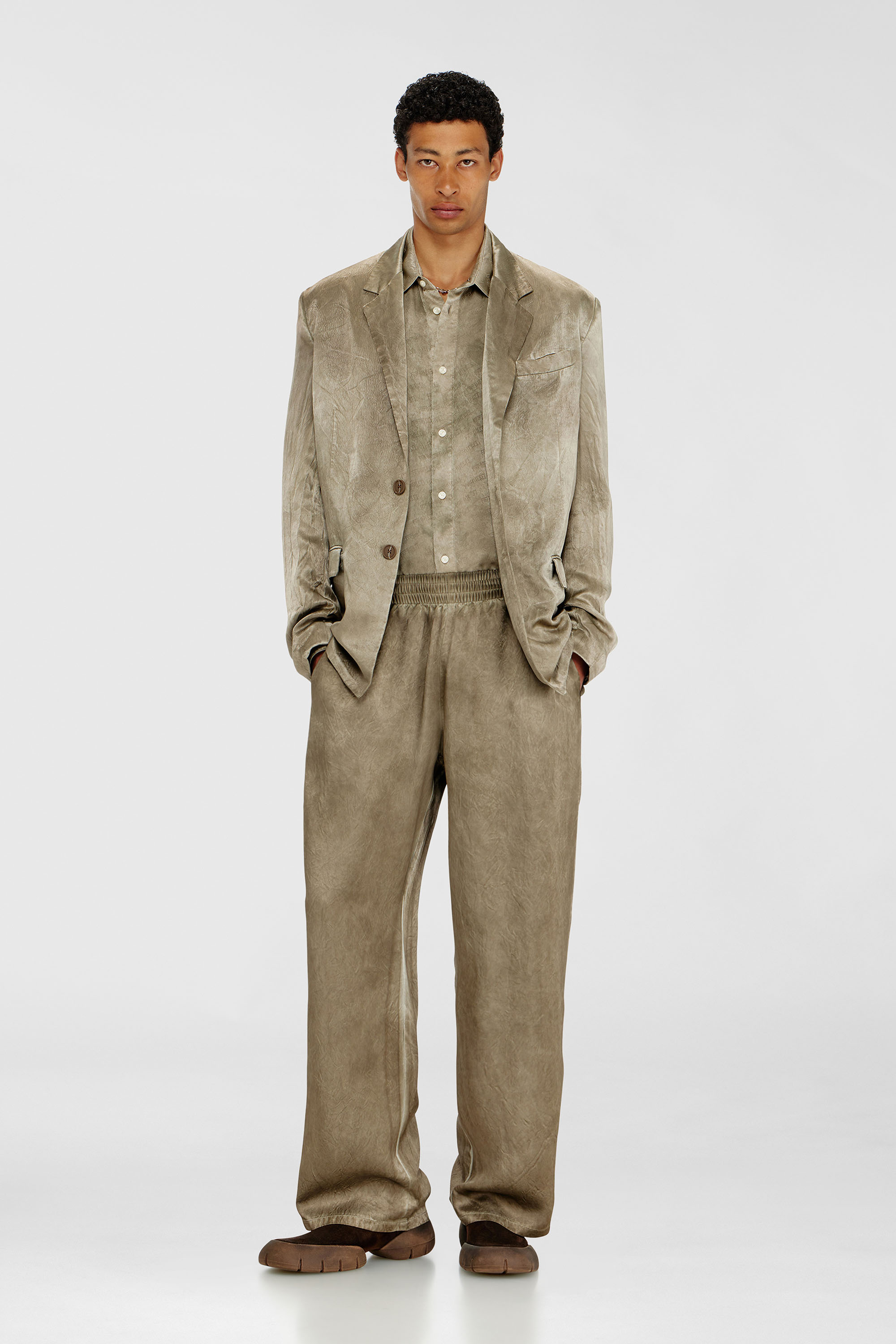 Diesel - P-THECK-AGCT, Pantalon en satin froiss&eacute; Homme in Marron - 1