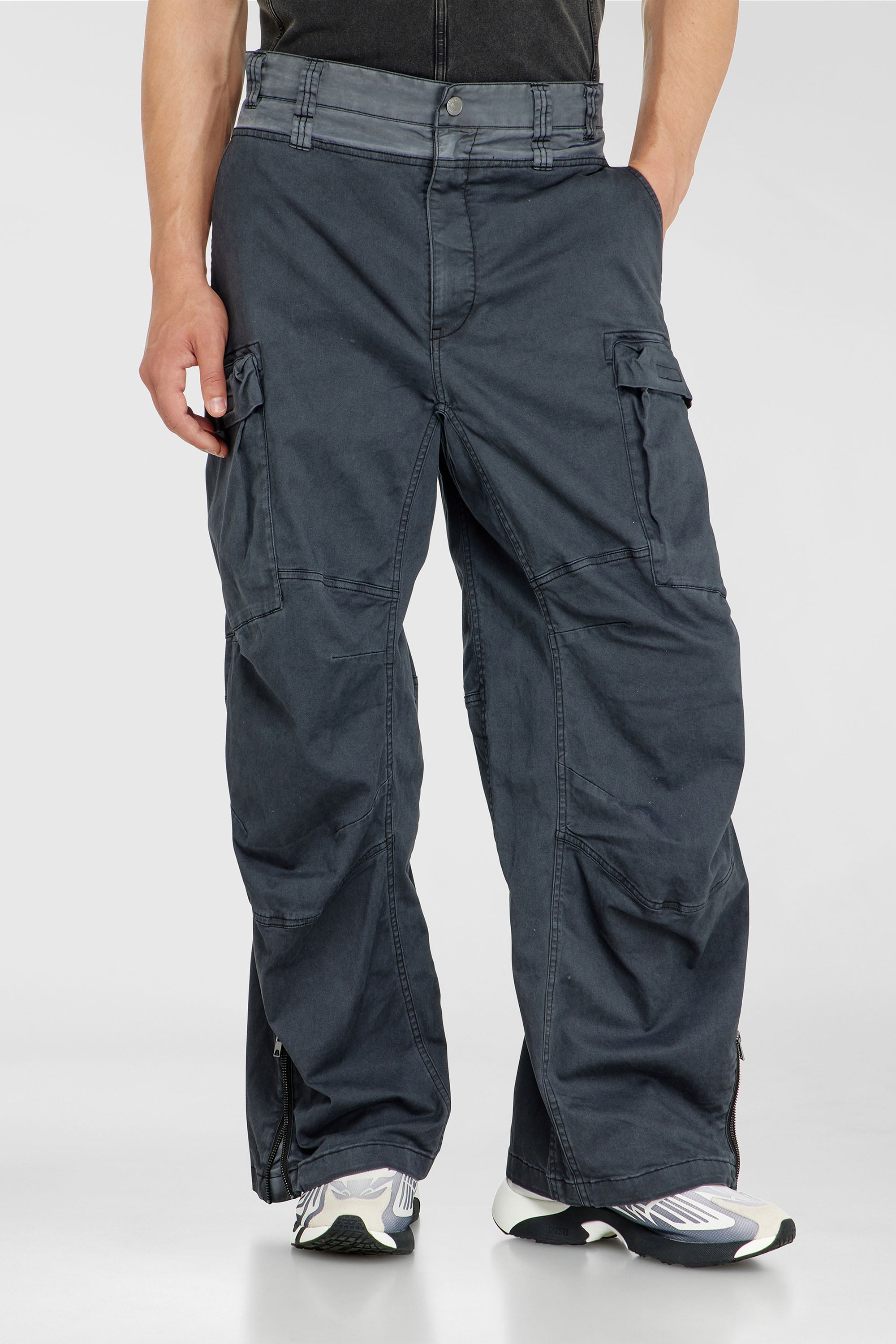 Diesel - P-DELLS, Pantalon cargo en coton et nylon Homme in Bleu - 1