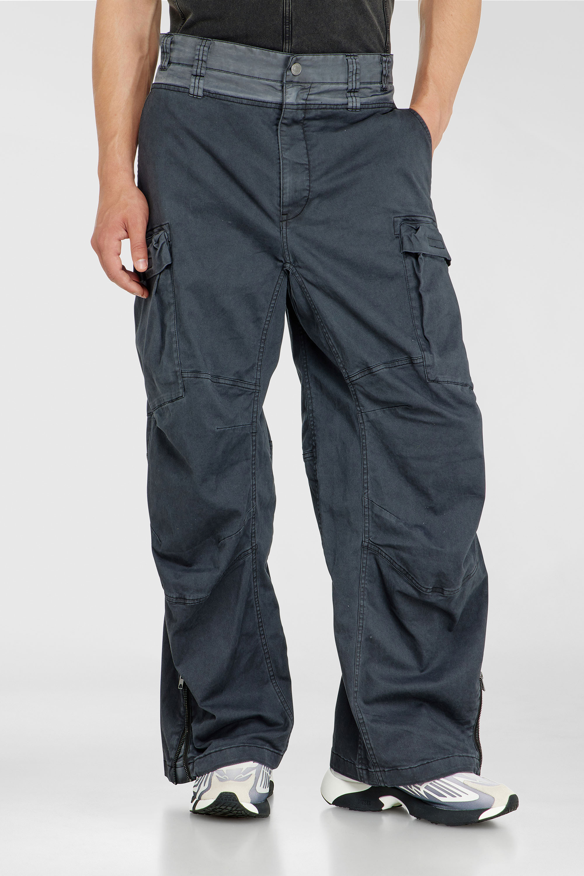 Diesel - P-DELLS, Pantalon cargo en coton et nylon Homme in Bleu - 3