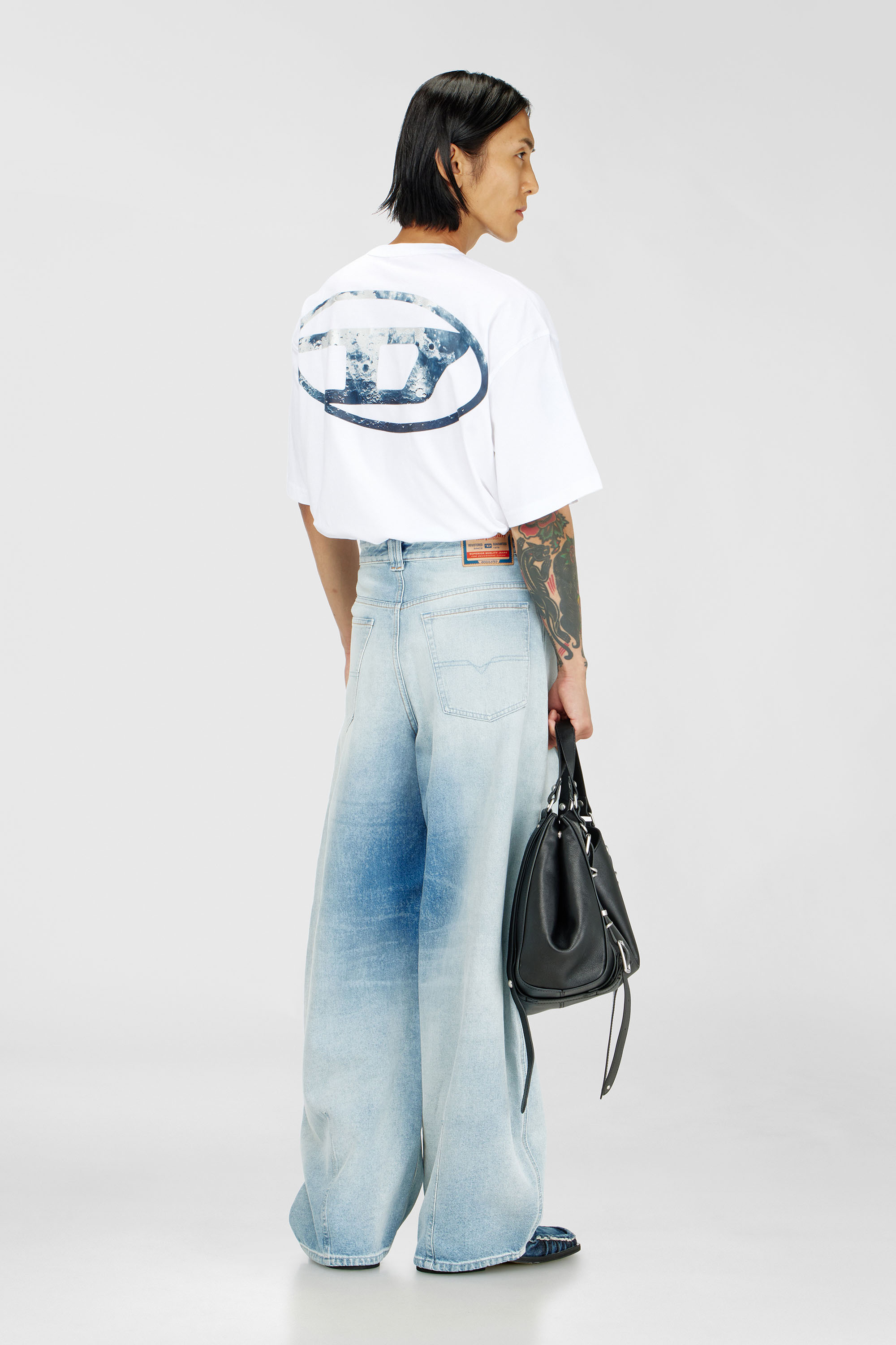 Diesel - T-WASH-MOON-T92, T-shirt en coton avec logo Oval D et graphisme Homme in Blanc - 2
