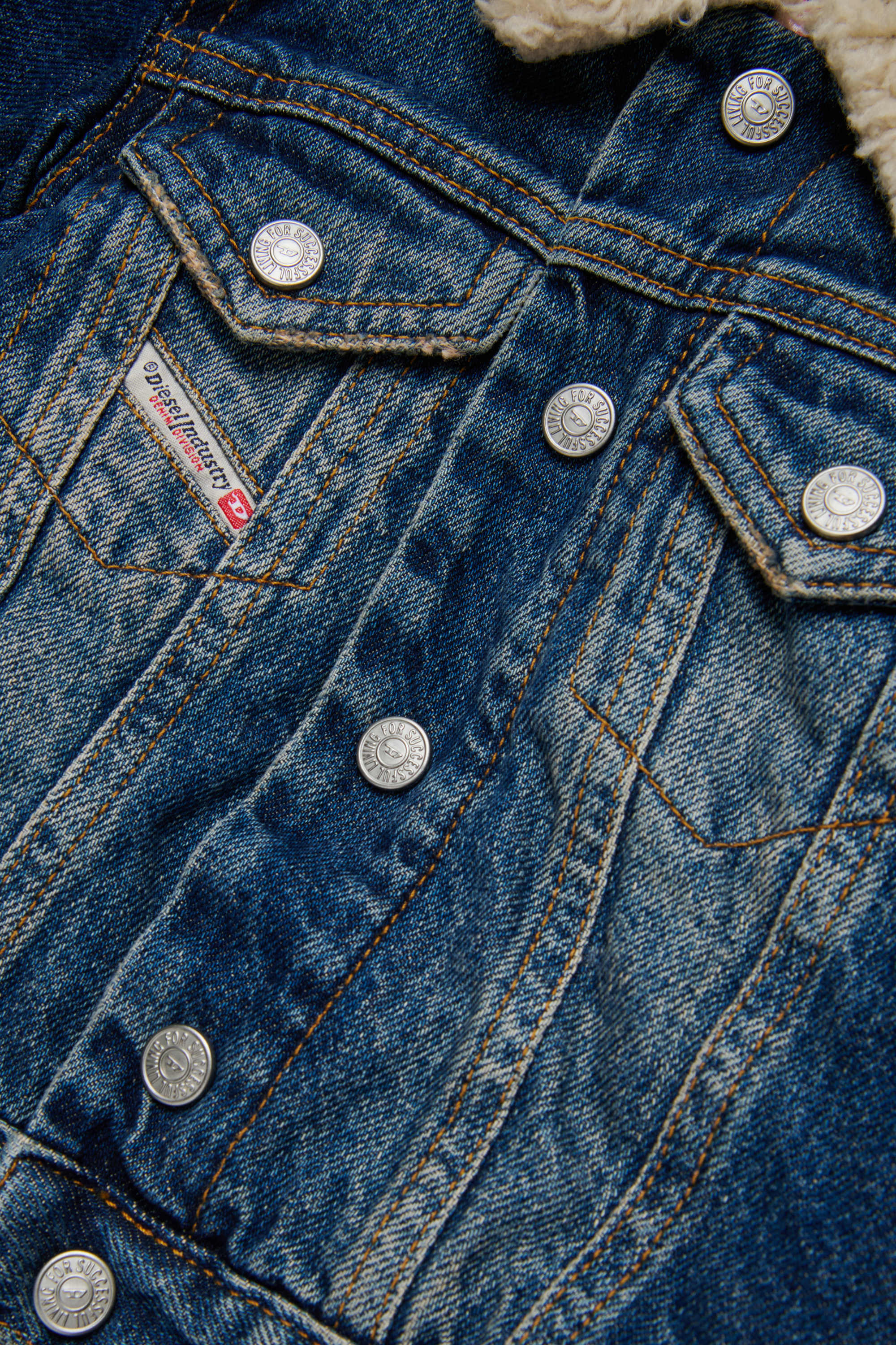 Diesel - JESKI-B, Veste en denim avec col en peluche Homme in Bleu - 4