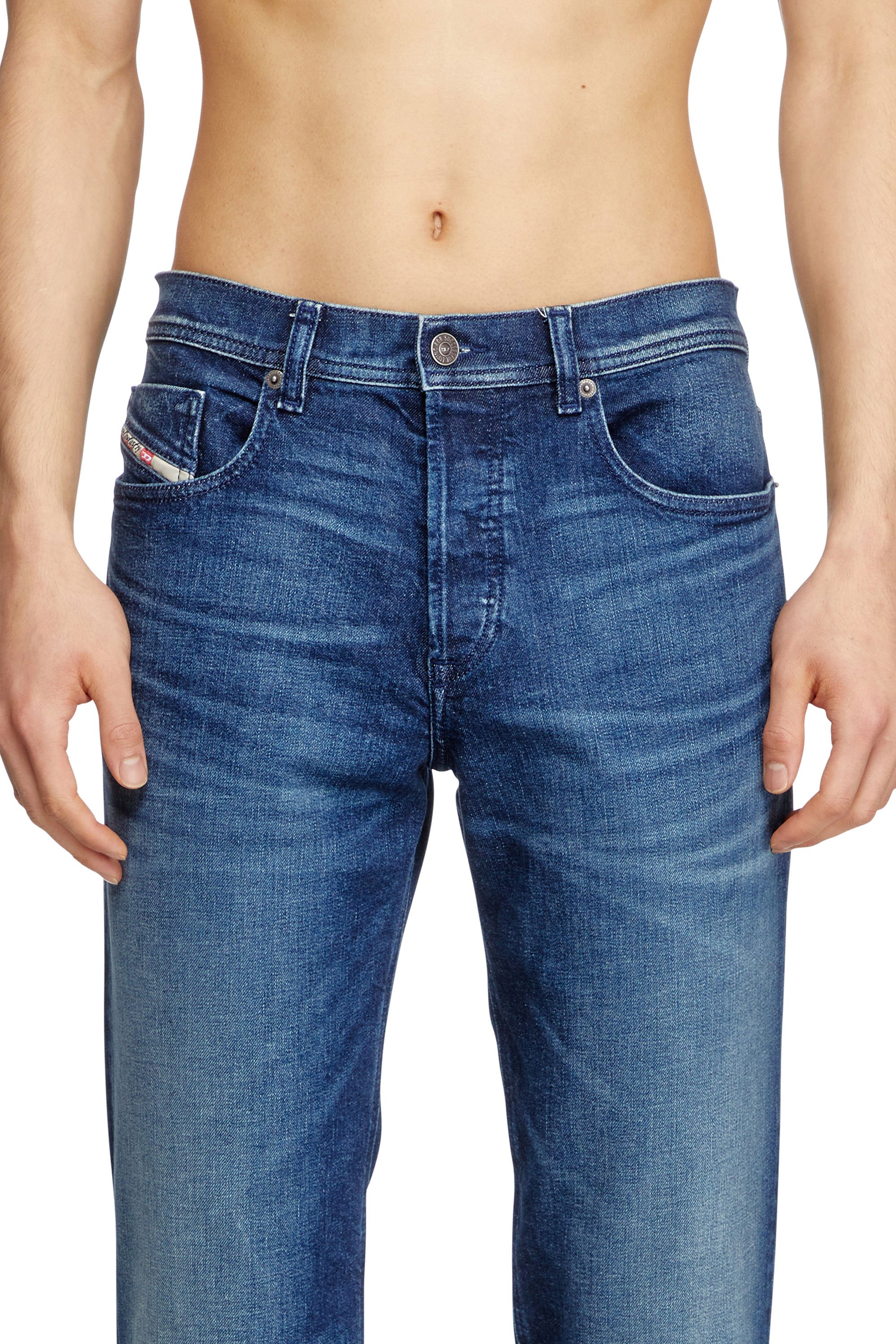 Diesel - Regular Jeans 2023 D-Finitive 09L51 Homme, Bleu Foncé - Image 5