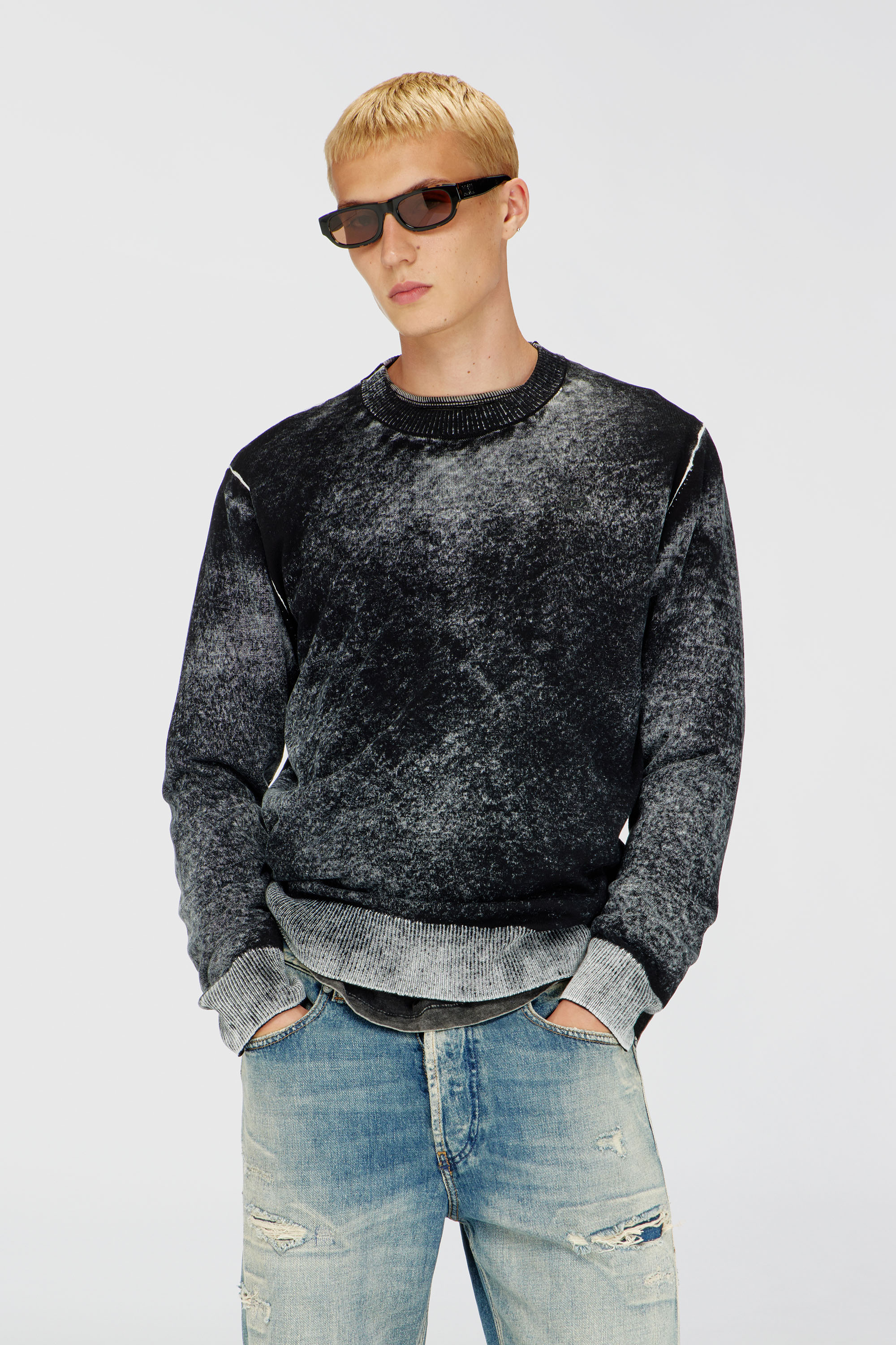 Diesel - K-LAURENT, Pull avec impression invers&eacute;e d&eacute;color&eacute;e Homme in Noir - 3