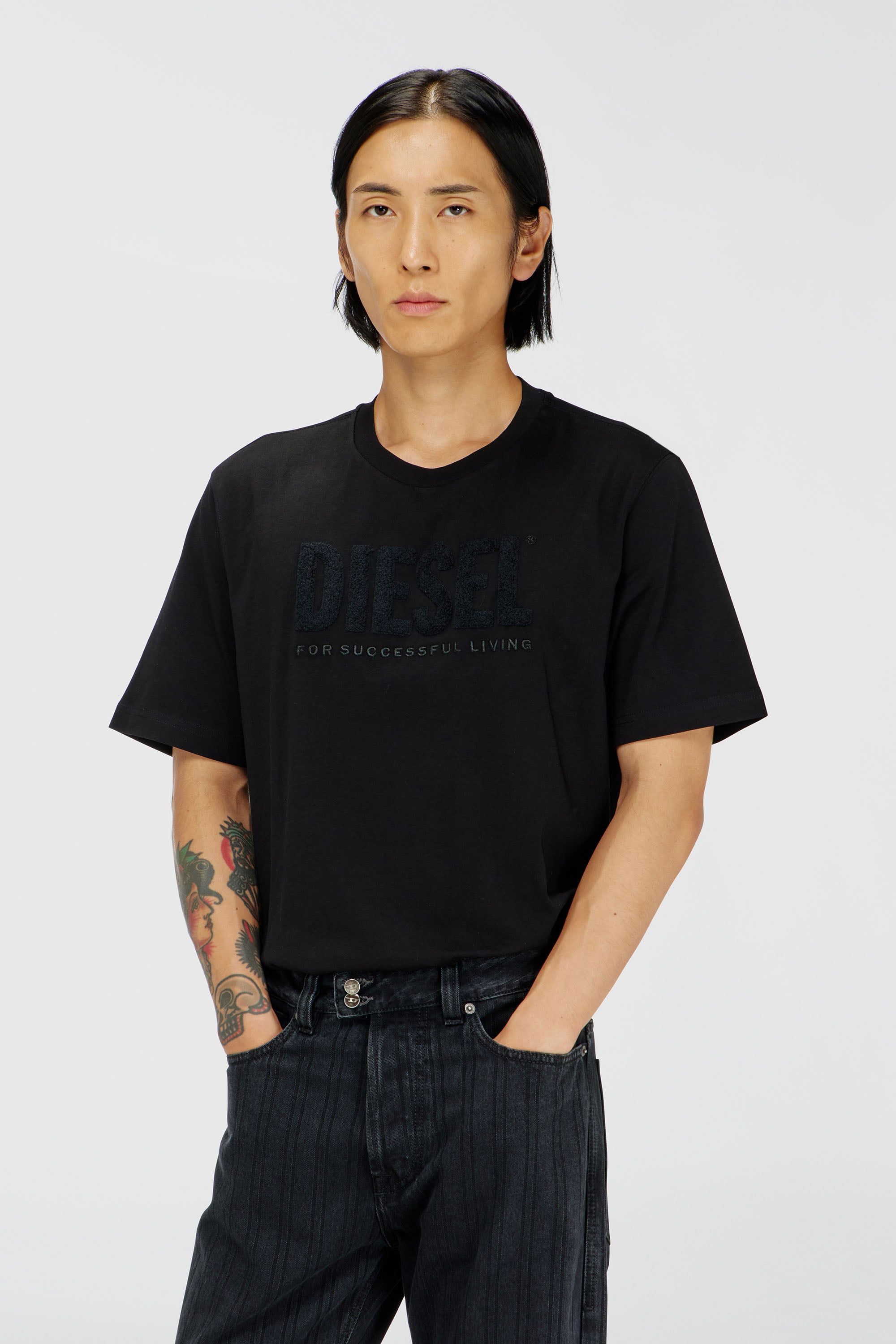 Diesel - T-JUST-OVA-T92, T-shirt en coton avec imprim&eacute; logo Diesel ton sur ton Homme in Noir - 1