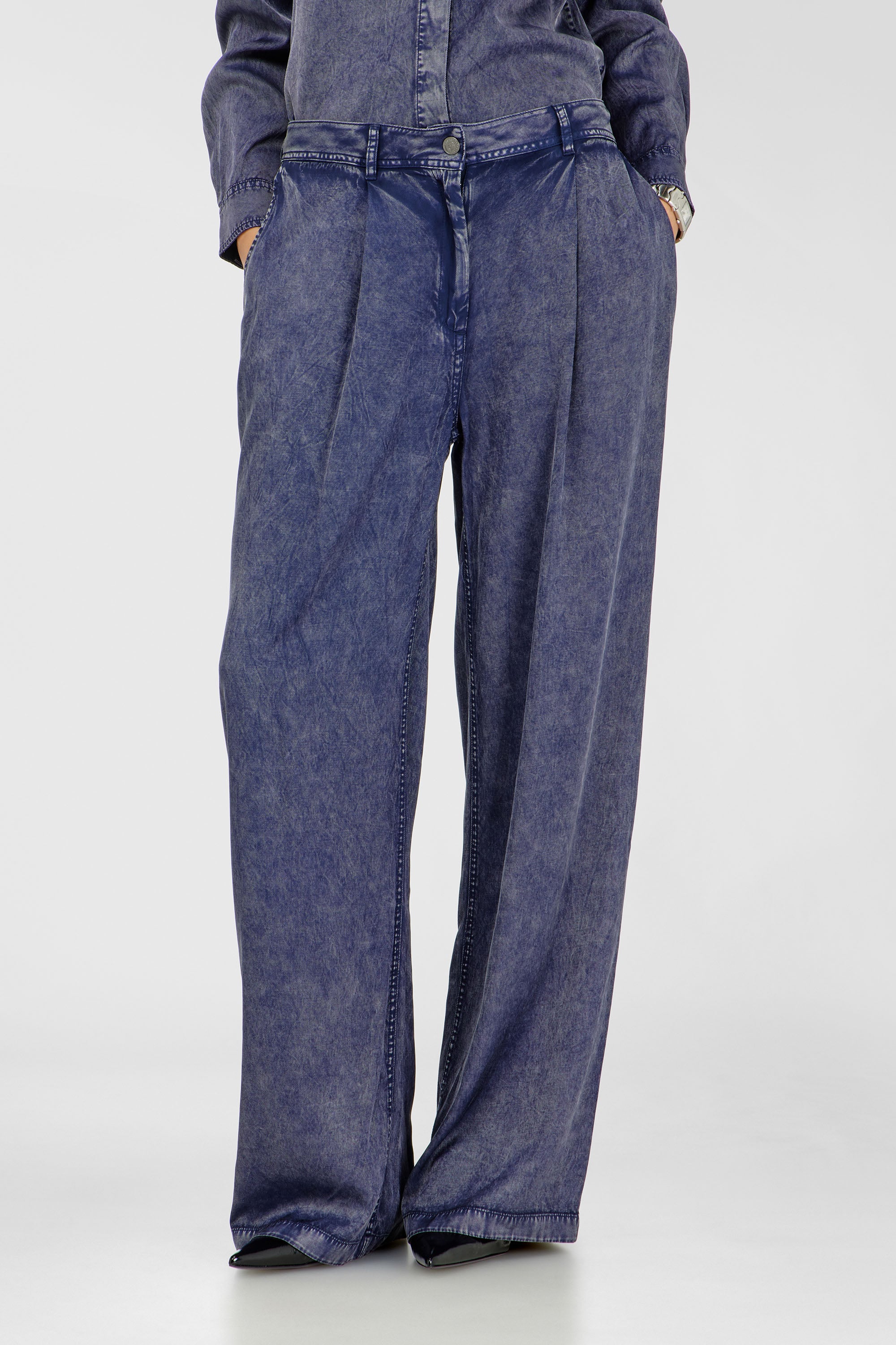 Diesel - P-AUSTINE, Pantalon wide-leg en viscose effet denim Femme in Bleu - 1