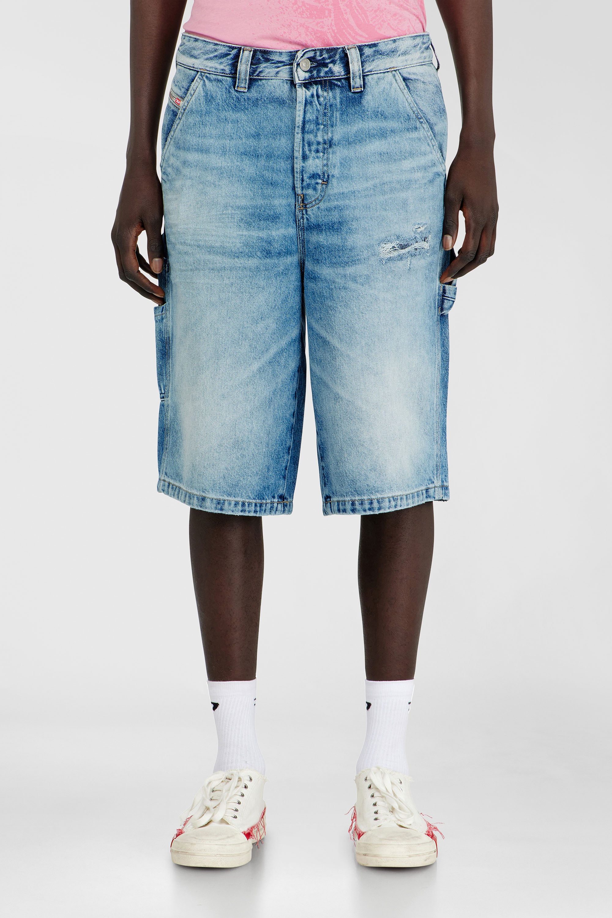 Diesel - D-LIVERY-W-SHORT, Short Relaxed en denim fluide avec abrasions Homme in Bleu - 1