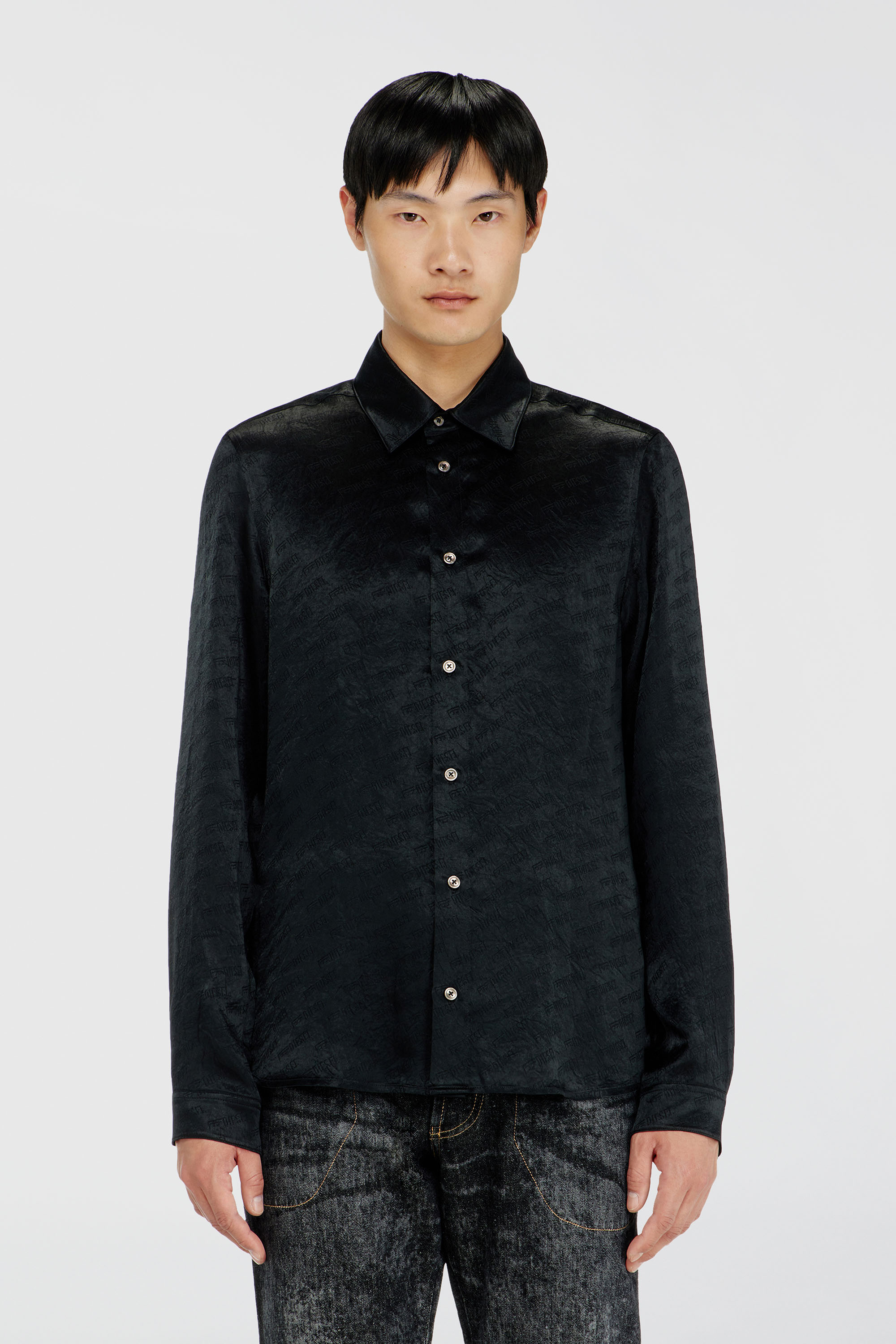 Diesel - S-KINNY-EFBZ, Chemise en satin froiss&eacute; jacquard logo Homme in Noir - 1