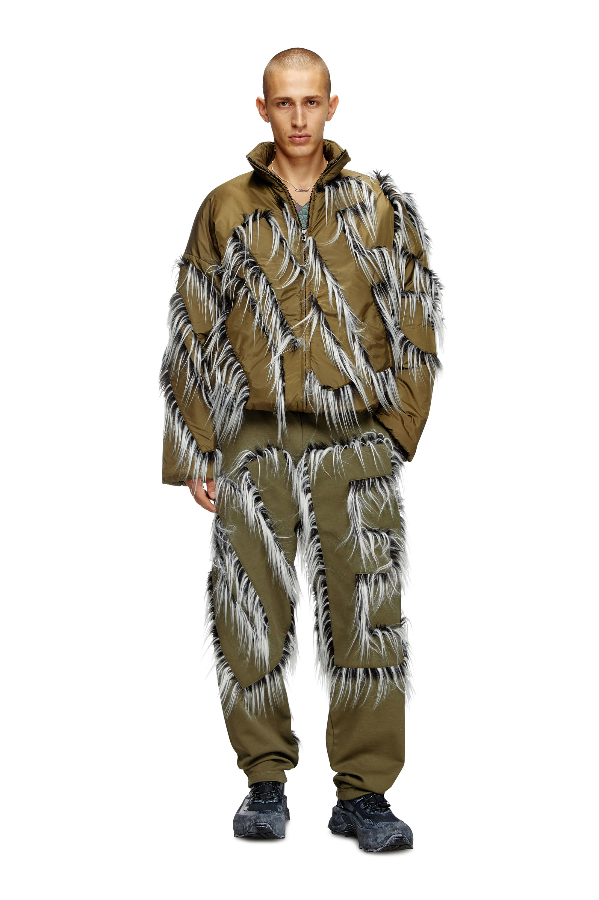 Diesel - P-BIMY-FUR, Pantalon de survêtement avec logo à bordure poilue Homme in Vert - 2