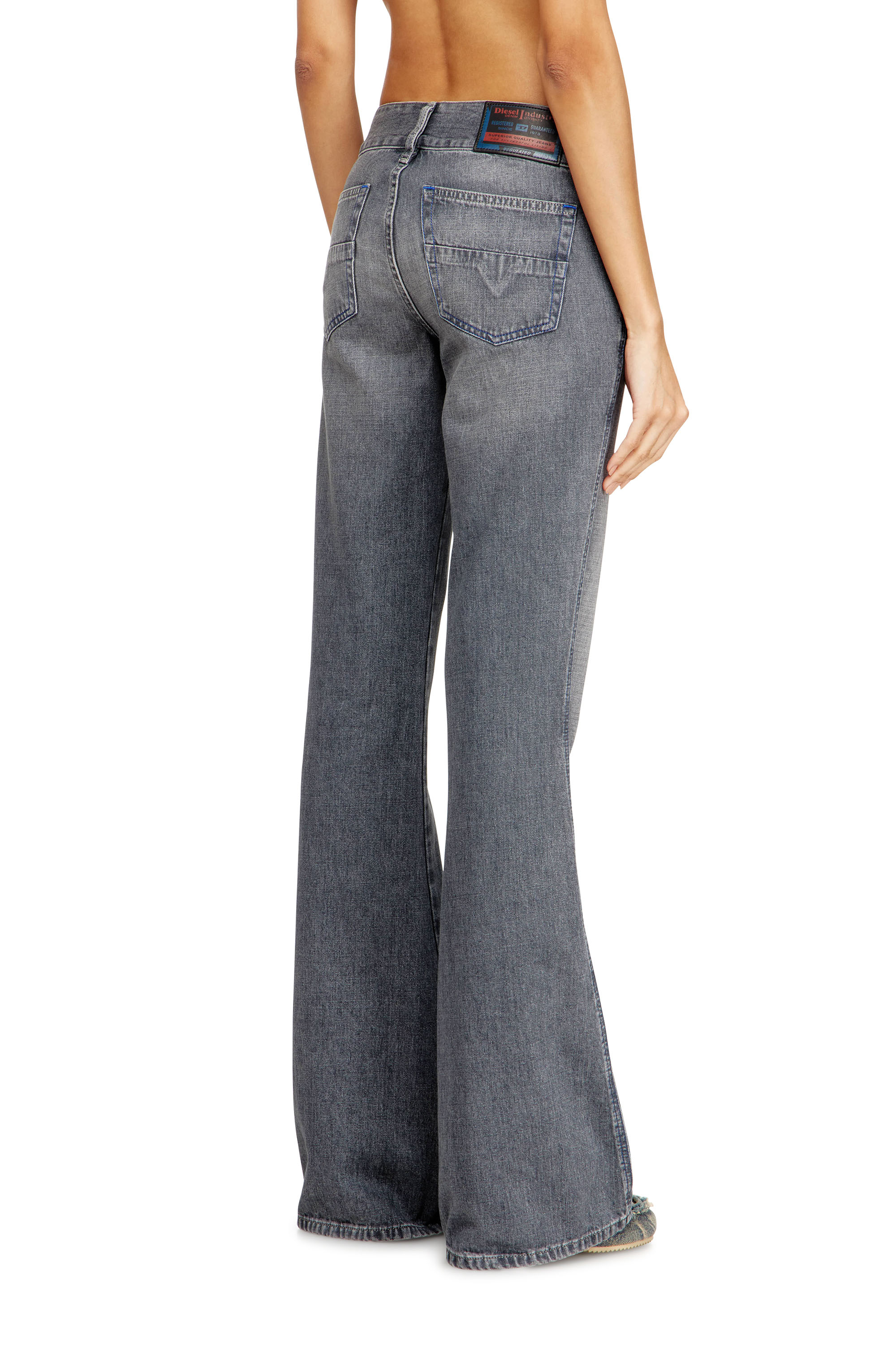 Diesel - Bootcut Jeans D-Hush 09N83 Femme, Gris - Image 4