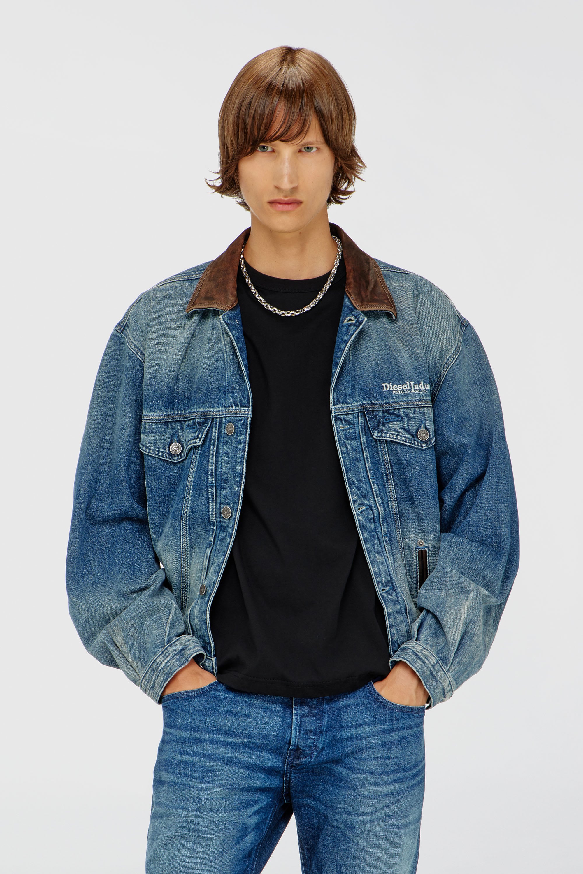 Diesel - D-DENVER-S1, Veste en denim de type trucker avec garnitures en cuir contrastant. Mixte in Bleu - 1