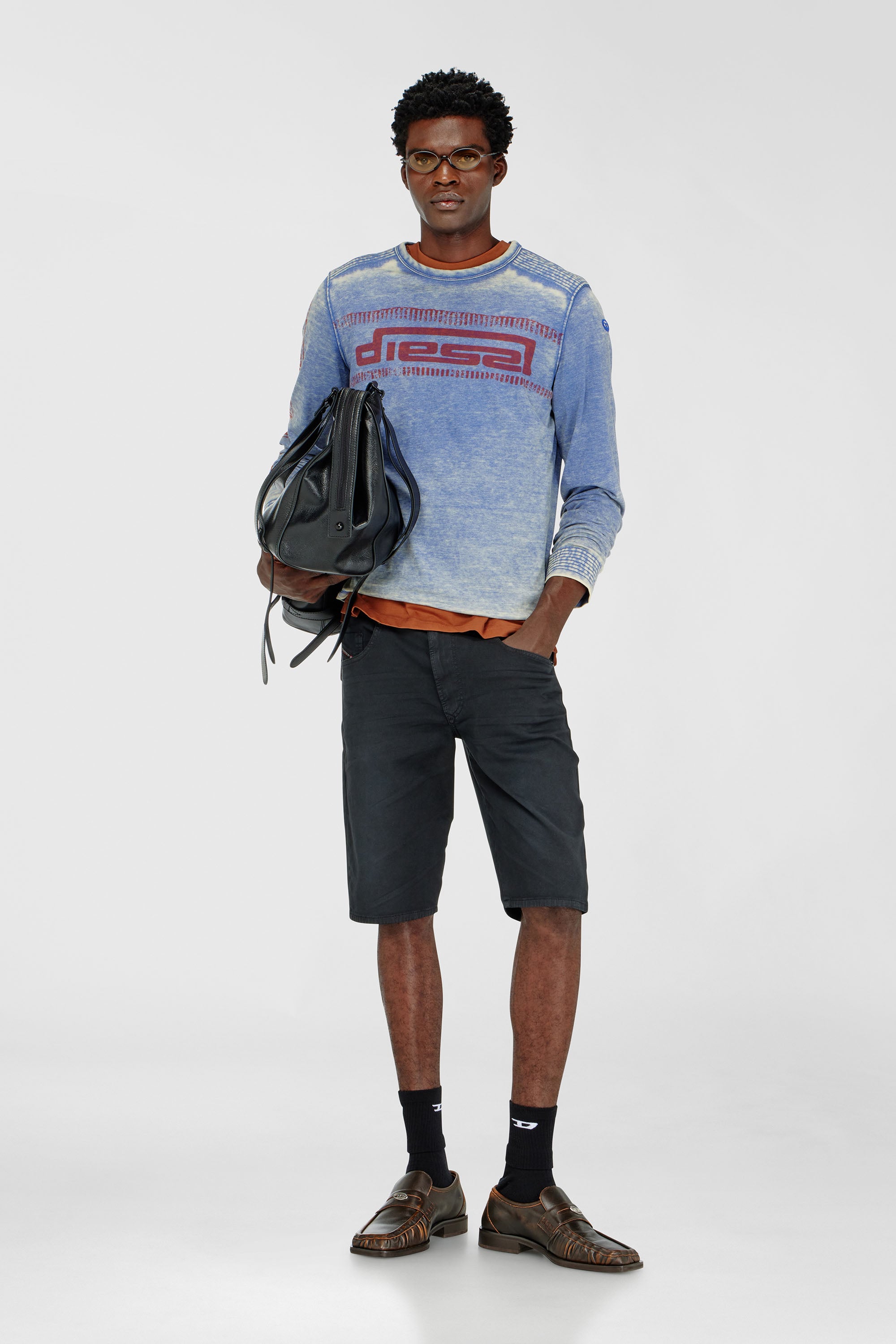 Diesel - 2033 D-KROOLEY-SHORT JOGG, Short chino en JoggJeans Homme in Noir - 1