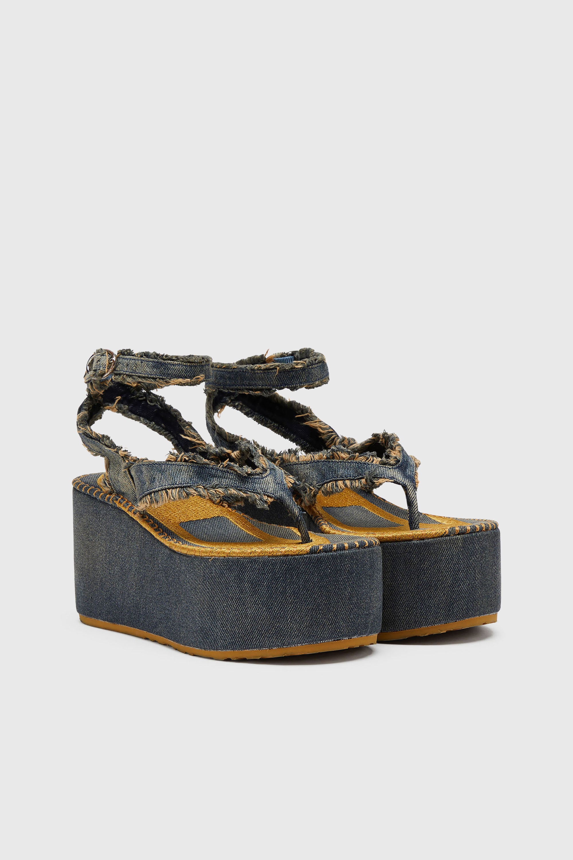 Diesel - SA-NIKOLA SANDAL, Sa-Nikola - Sandales en denim avec d&eacute;tails effiloch&eacute;s Femme in Bleu - 2