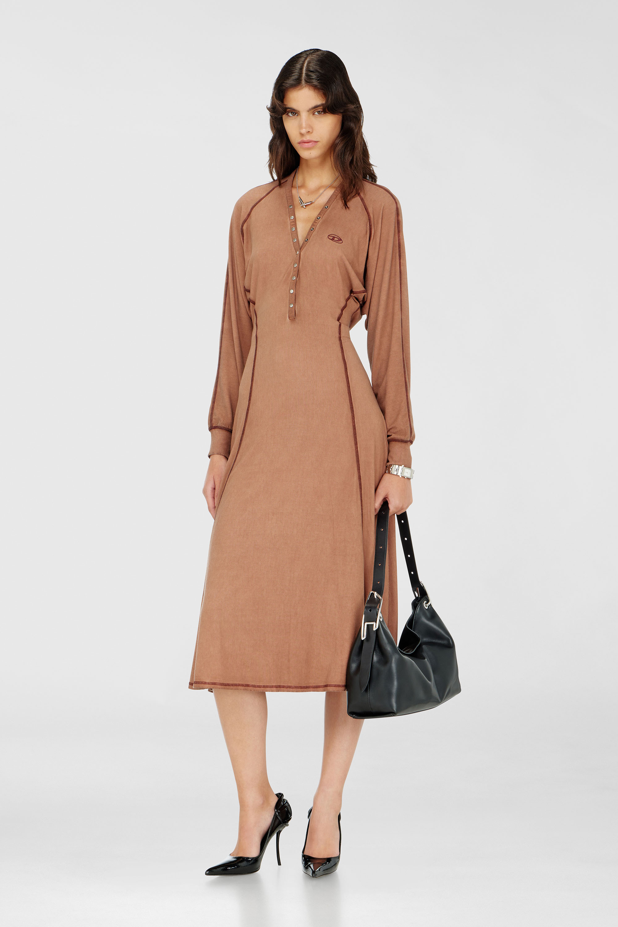 Diesel - D-ISERINA, Robe midi en jersey c&ocirc;tel&eacute; &agrave; manches chauve-souris Femme in Marron - 2
