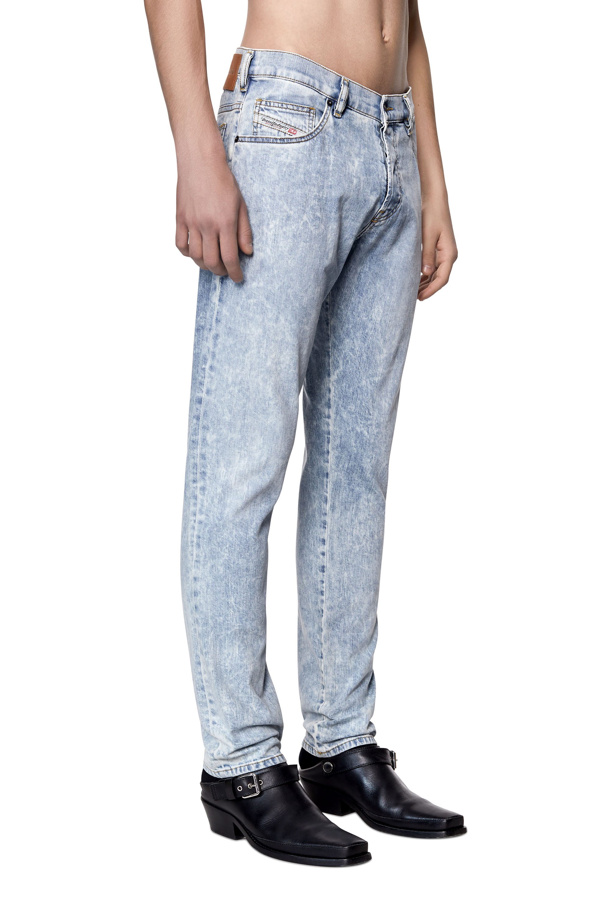 Diesel - D-Yennox 0GDAM Tapered Jeans, Bleu Clair - Image 4