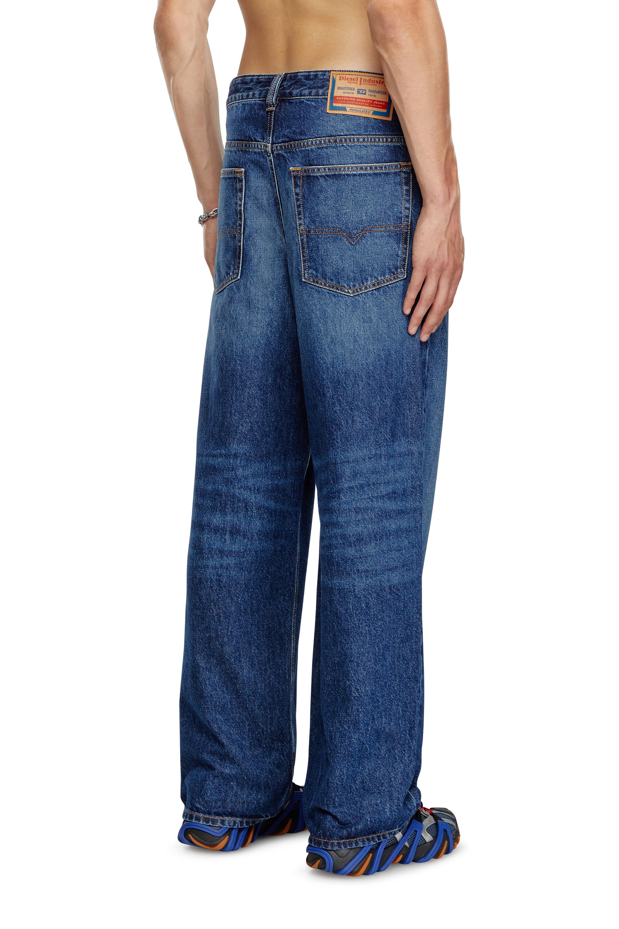 Diesel - Homme Straight Jeans 2001 D-Macro 09I27, Bleu moyen - Image 4