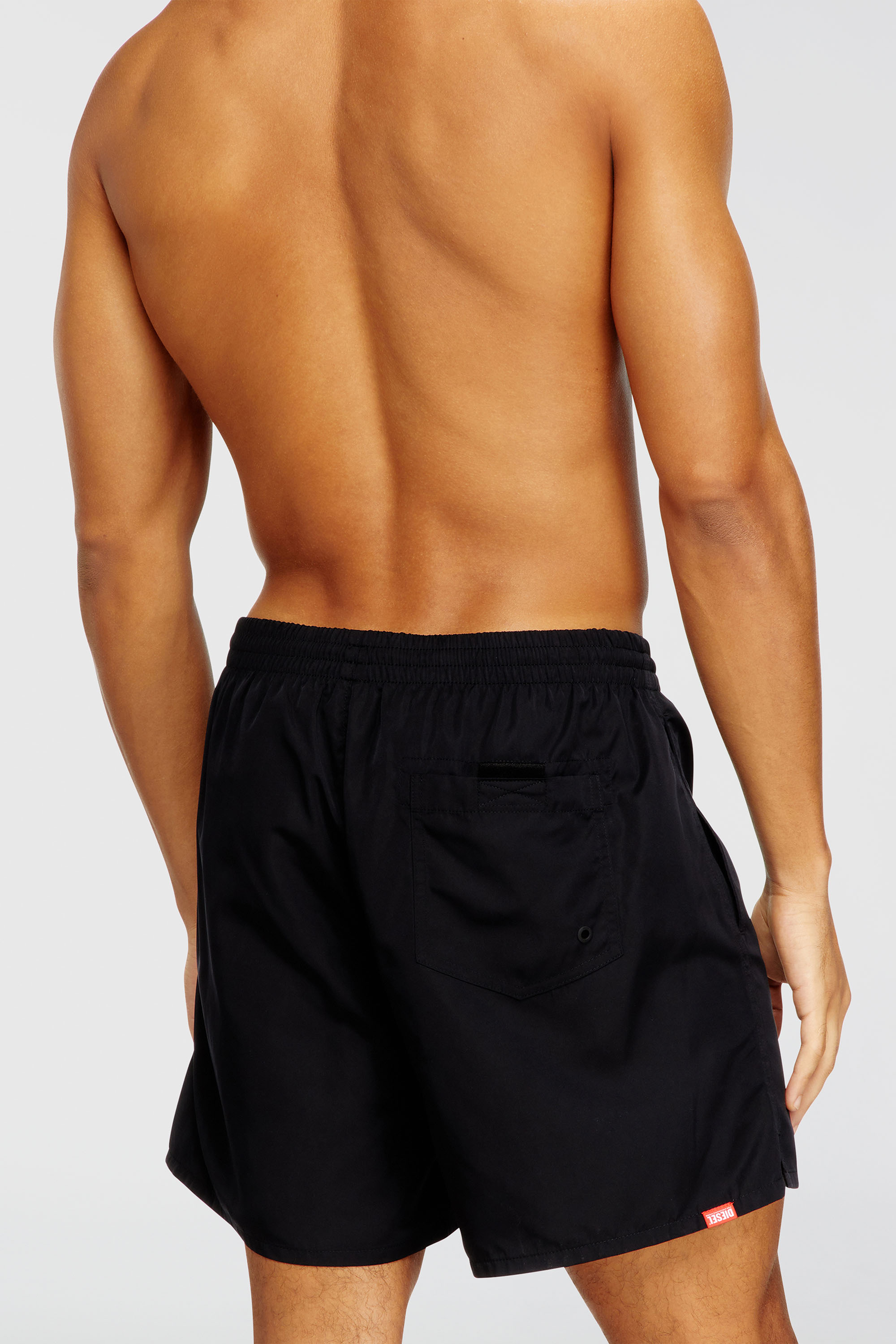Diesel - SOCCER-41-D-CORE, Short de bain avec logo imprim&eacute; oversize Homme in Noir - 3