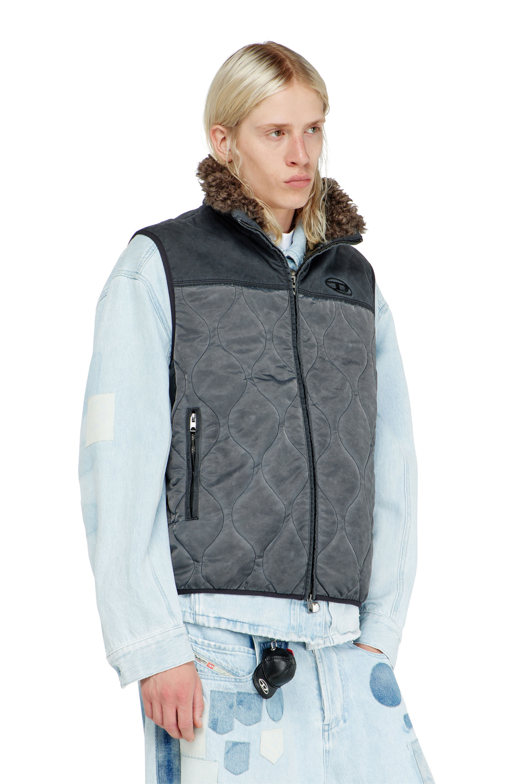 Diesel - J-ALVAR, Gilet matelass&eacute; avec col doubl&eacute; doux Homme in Gris - 1