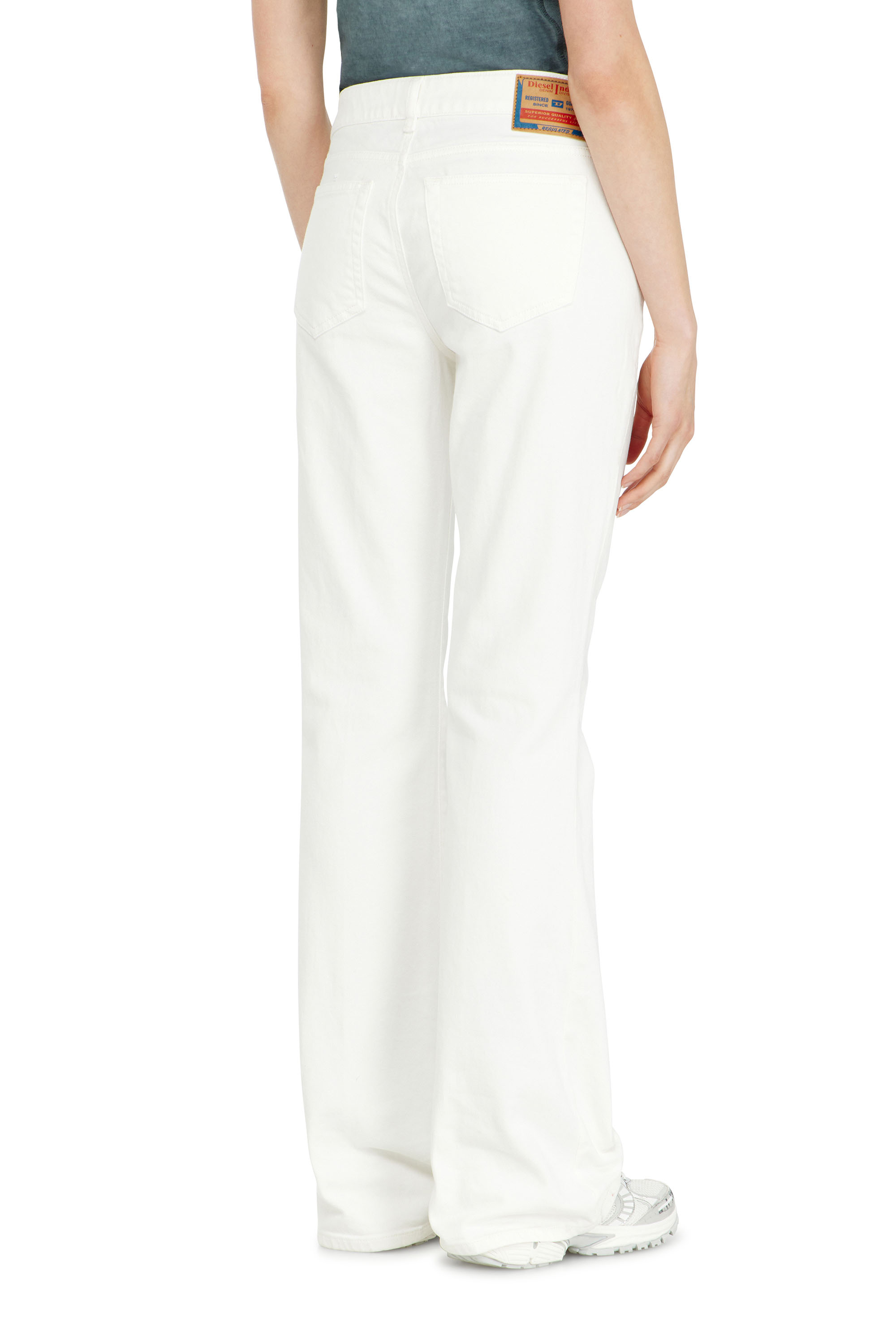 Diesel - Bootcut Jeans 1969 D-Ebbey 09D63 Femme, Blanc - Image 5