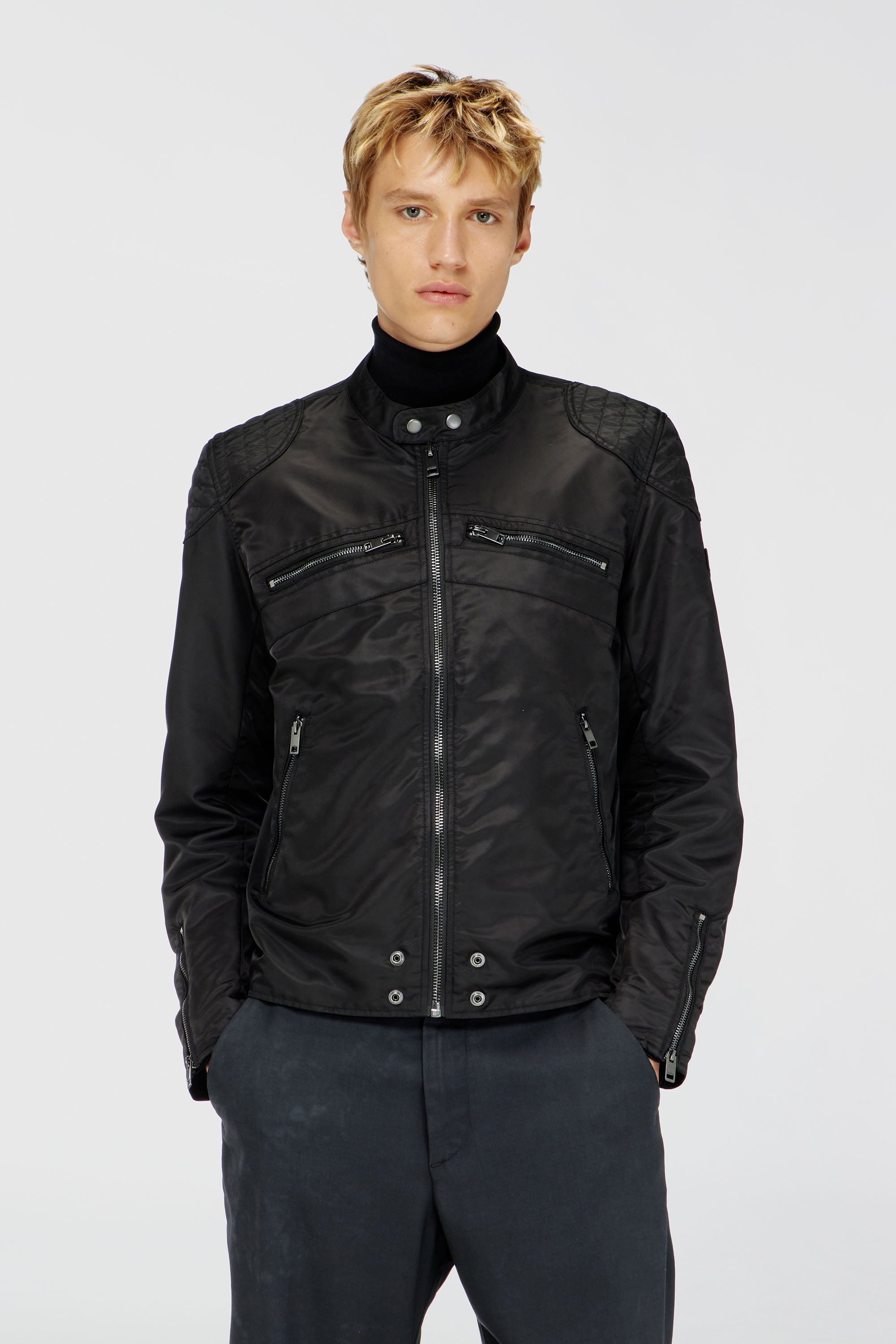 Diesel - J-GLORY-T92, Veste en nylon avec &eacute;paules matelass&eacute;es et poches zipp&eacute;es Homme in Noir - 1