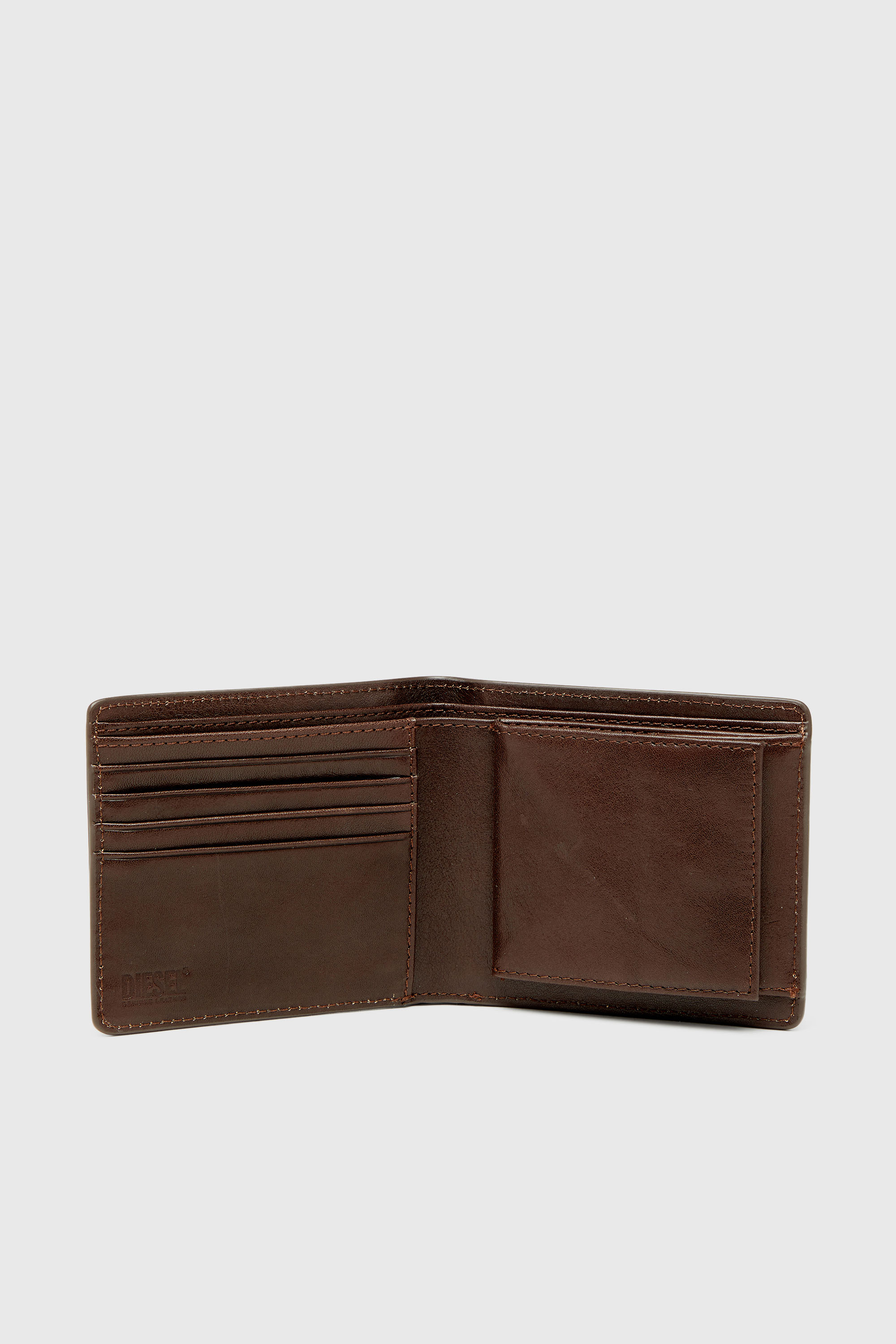 Diesel - FLAG-D BI-FOLD COIN S 3D, Portefeuille en cuir pliable avec logo emboss&eacute; Homme in Marron - 2