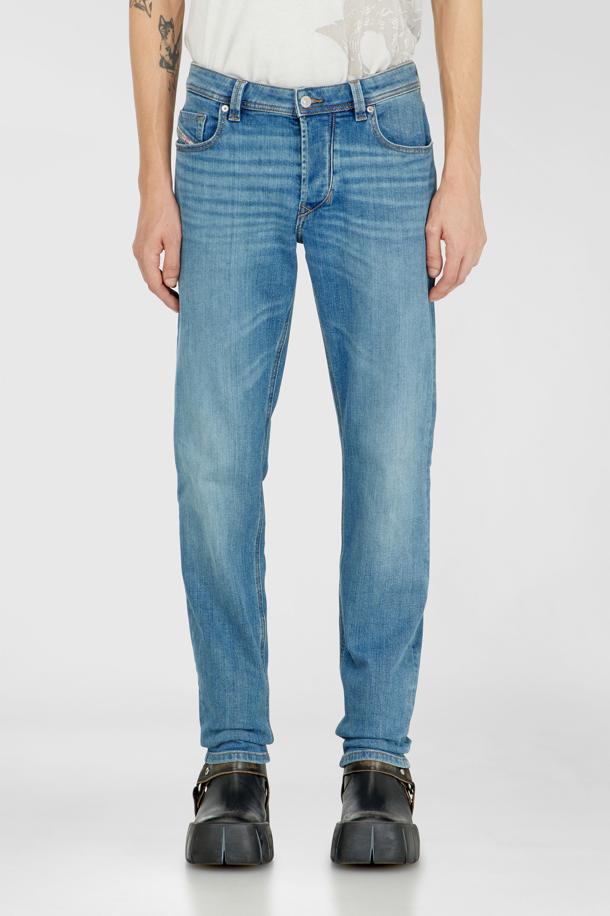 Diesel - Regular Jeans 1986 Larkee-Beex 0KIAL Homme, Bleu Clair - Image 1