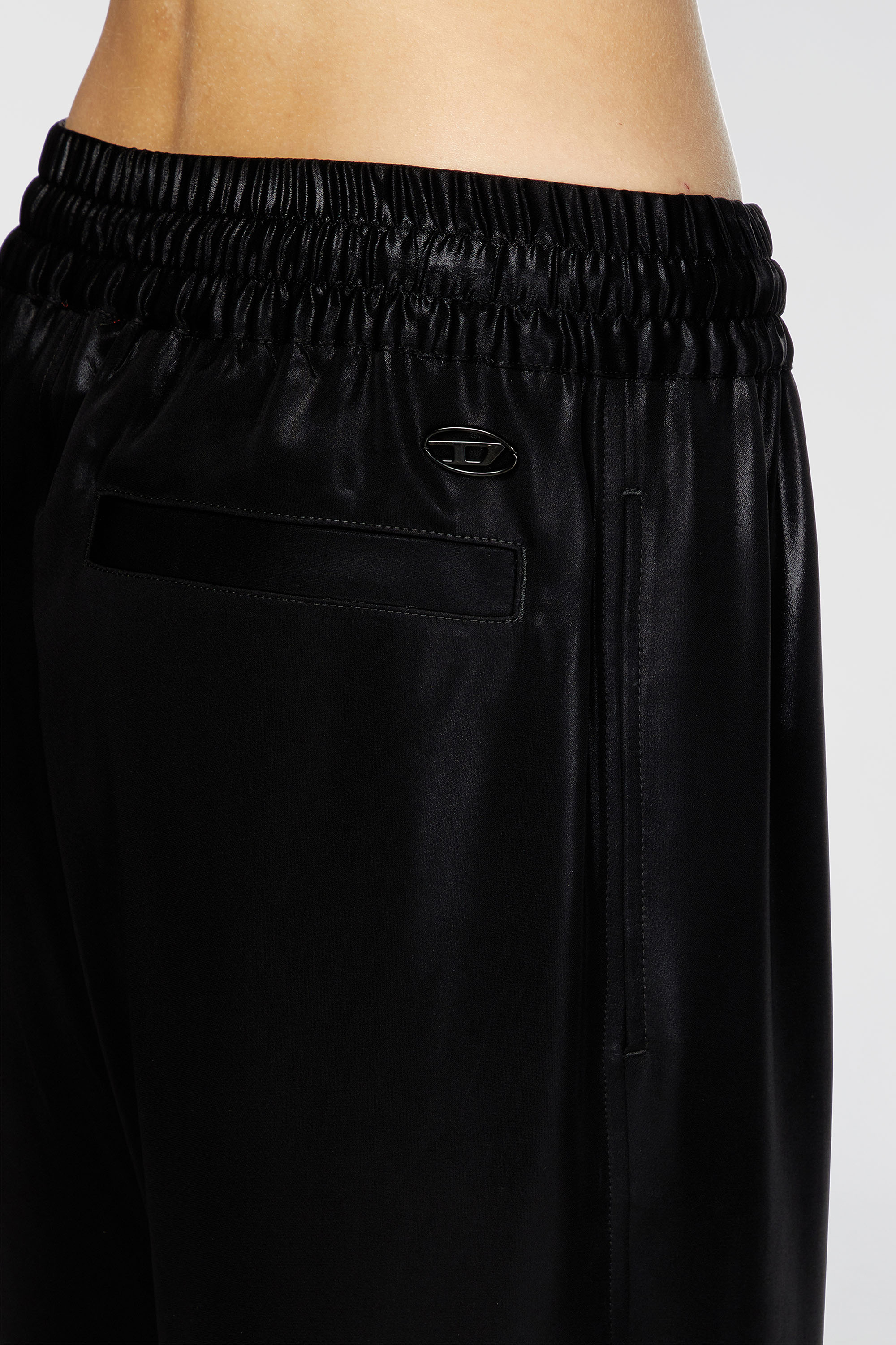 Diesel - P-DREYER-C-WN-Q1, Pantalon de surv&ecirc;tement en satin Femme in Noir - 5