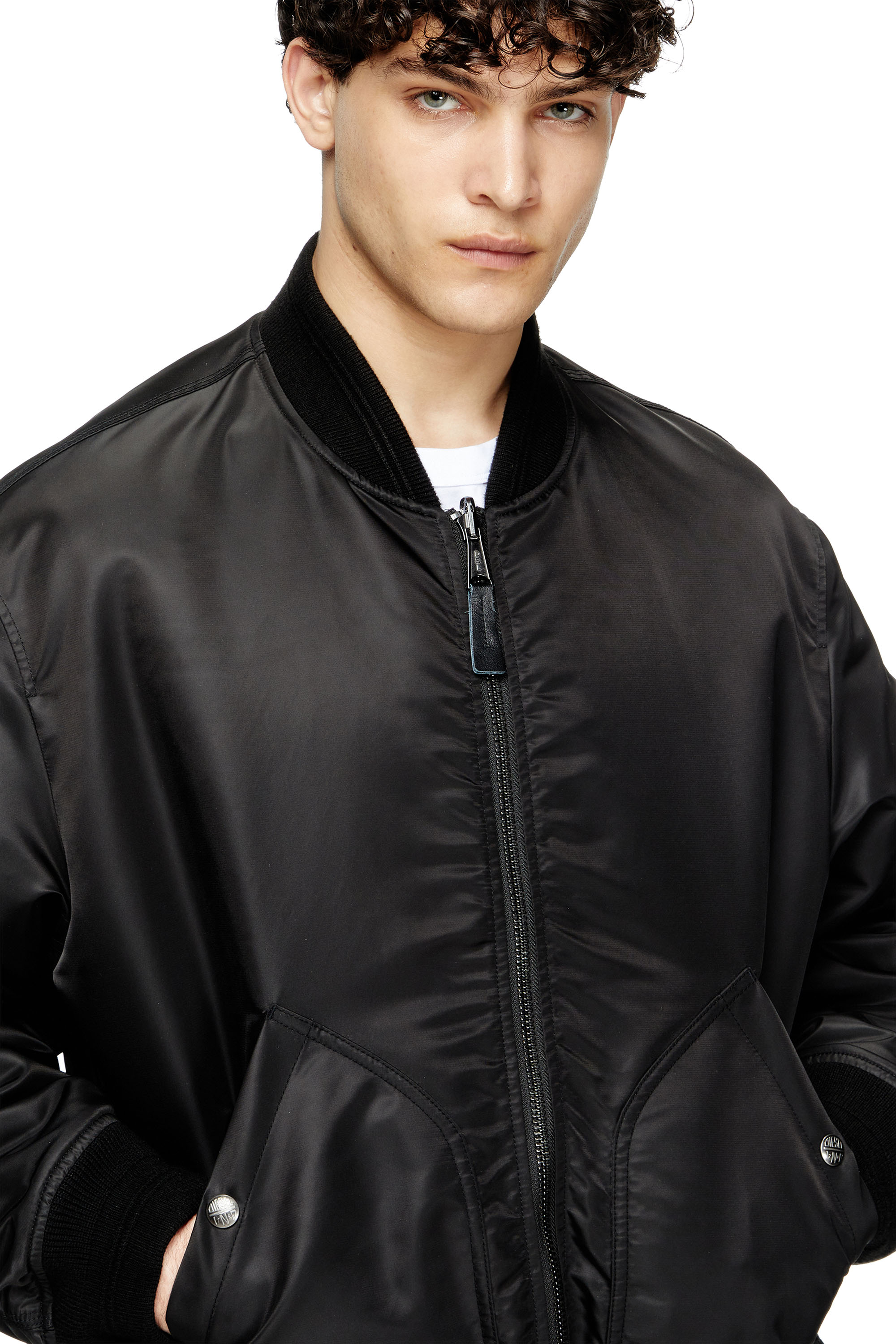 Diesel - J-HELD, Veste bomber en nylon rembourré avec Oval D Homme in Noir - 5
