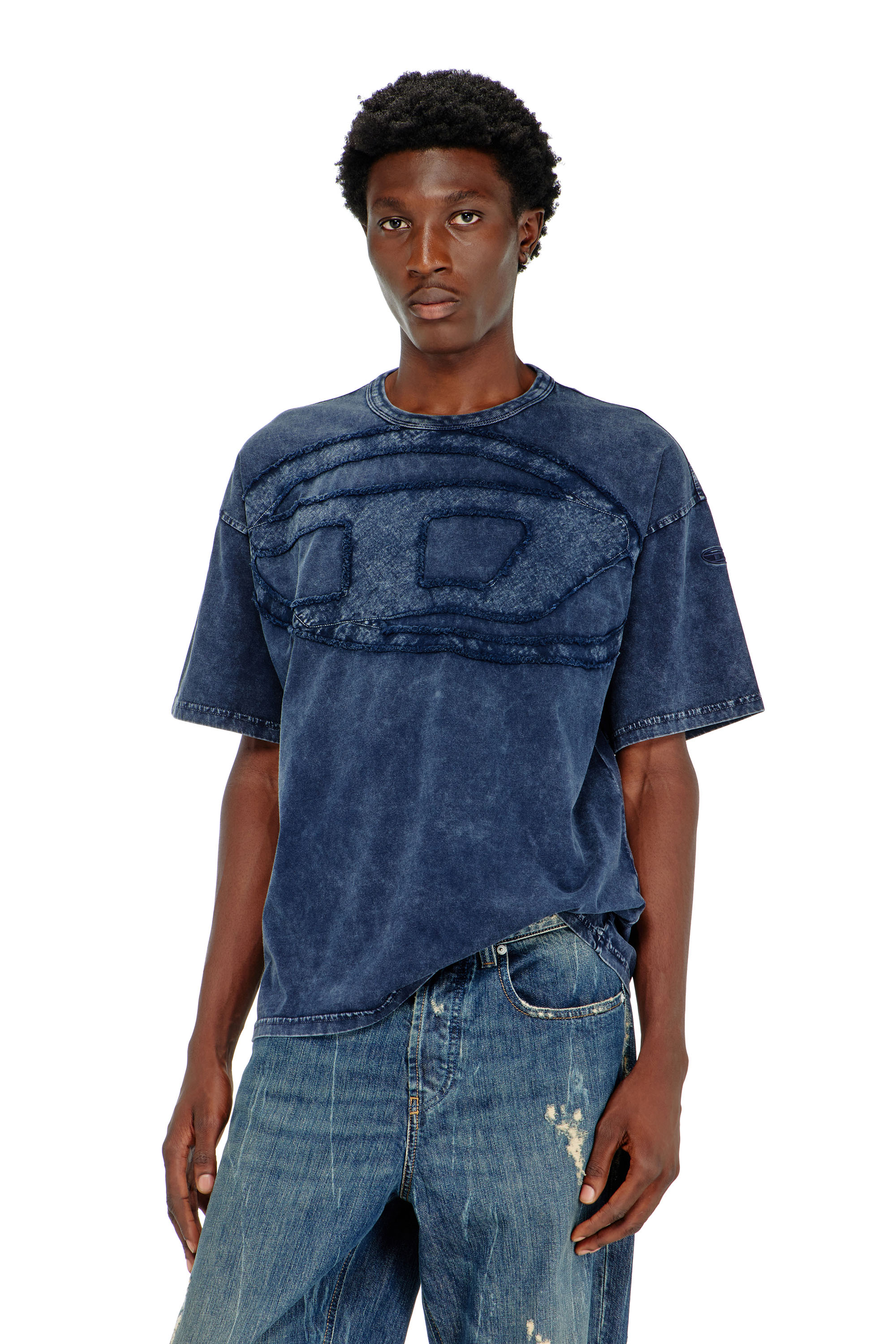 Diesel - T-BOXT-DEN, T-shirt en coton d&eacute;contract&eacute;e avec applique Oval D Homme in Bleu - 1
