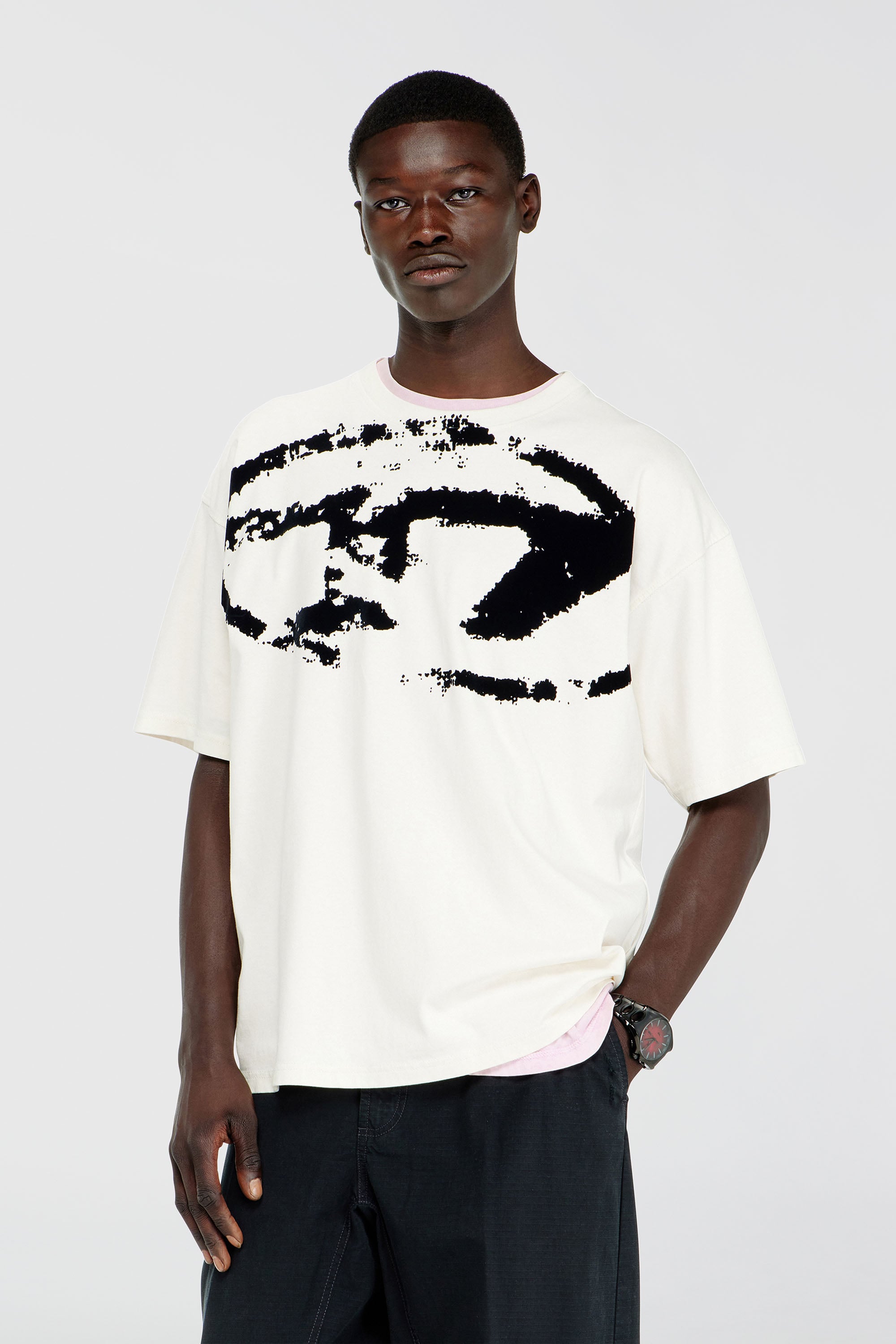 Diesel - T-BOXT-N14, T-shirt avec logo floqu&eacute; effet vieilli Homme in Blanc - 1