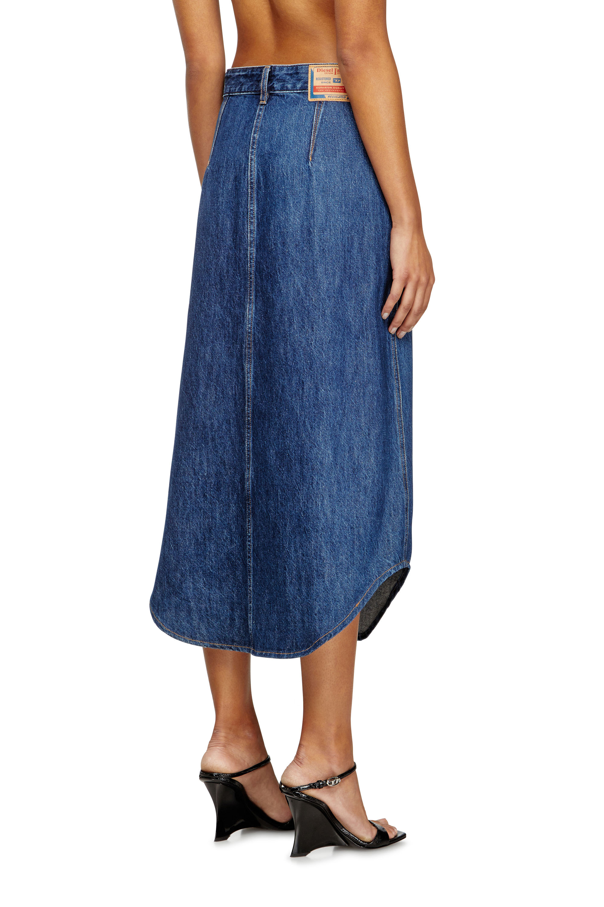 Diesel - DE-ARD-LONG, Jupe en denim avec boutons sur le devant Femme in Bleu - 4