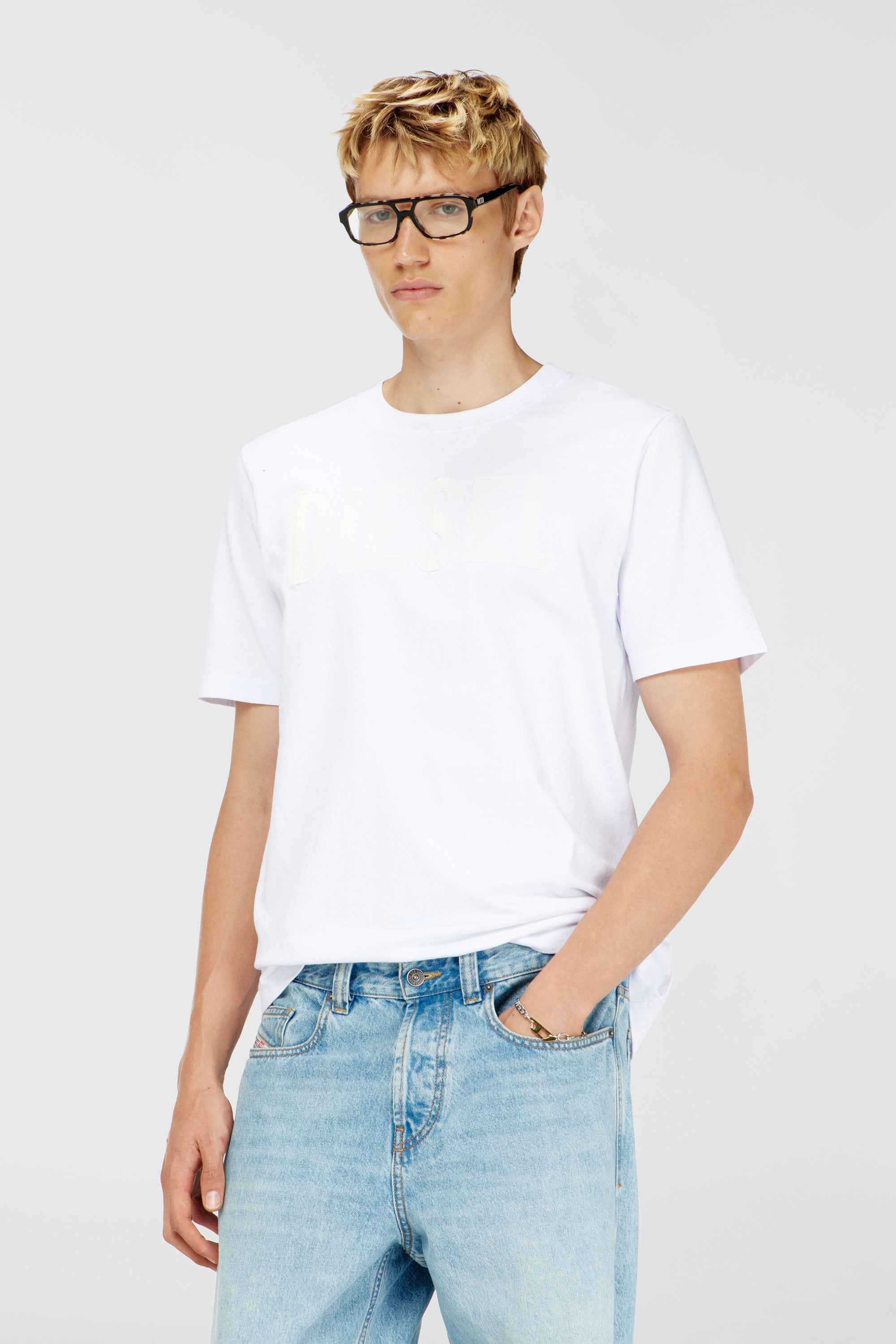 Diesel - T-JUST-APP-T92, T-shirt en coton avec imprim&eacute; logo Diesel ton sur ton Homme in Blanc - 1
