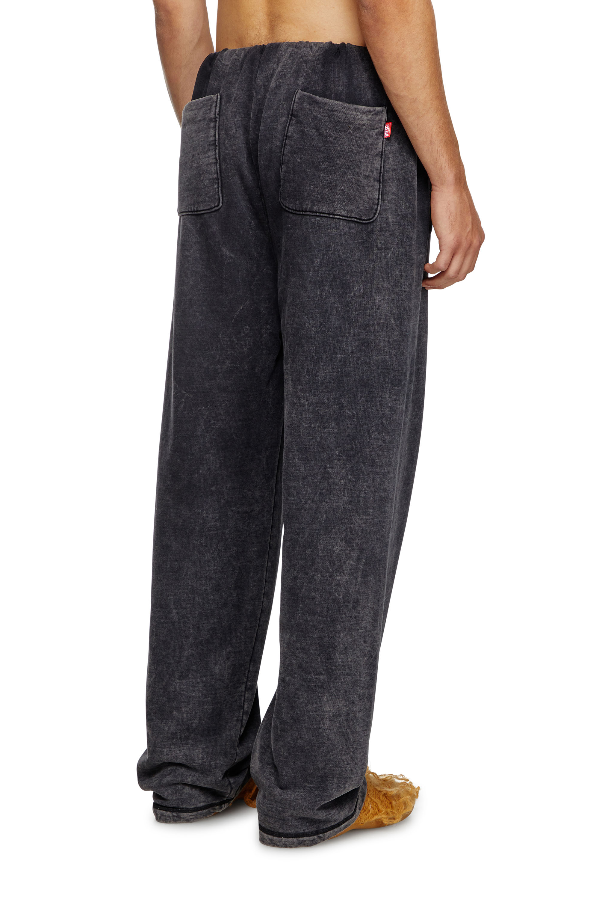 Diesel - P-LUIS, Pantalon de survêtement effet denim Homme in Noir - 3