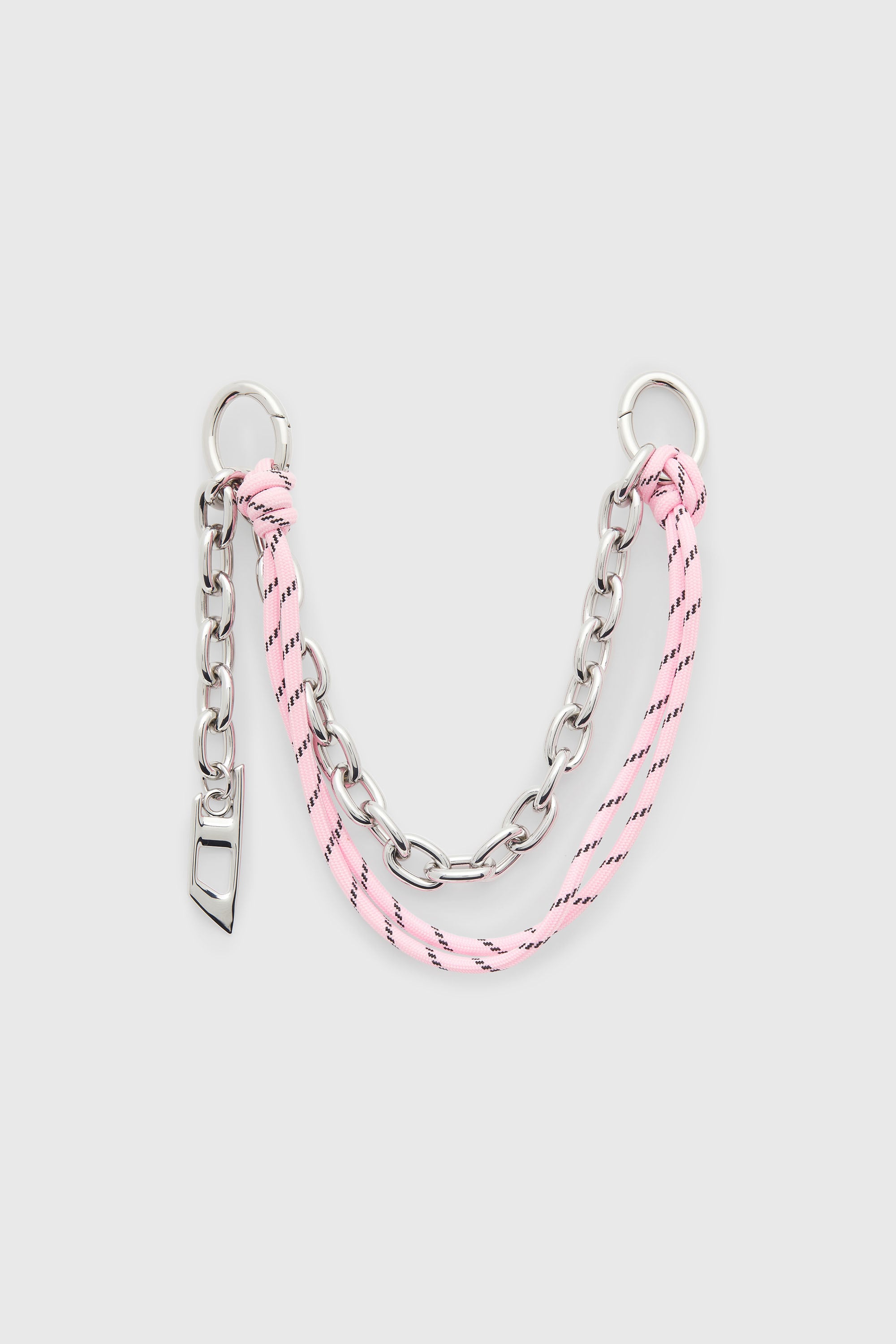 Breloque en m&eacute;tal avec cha&icirc;ne et d&eacute;tail corde