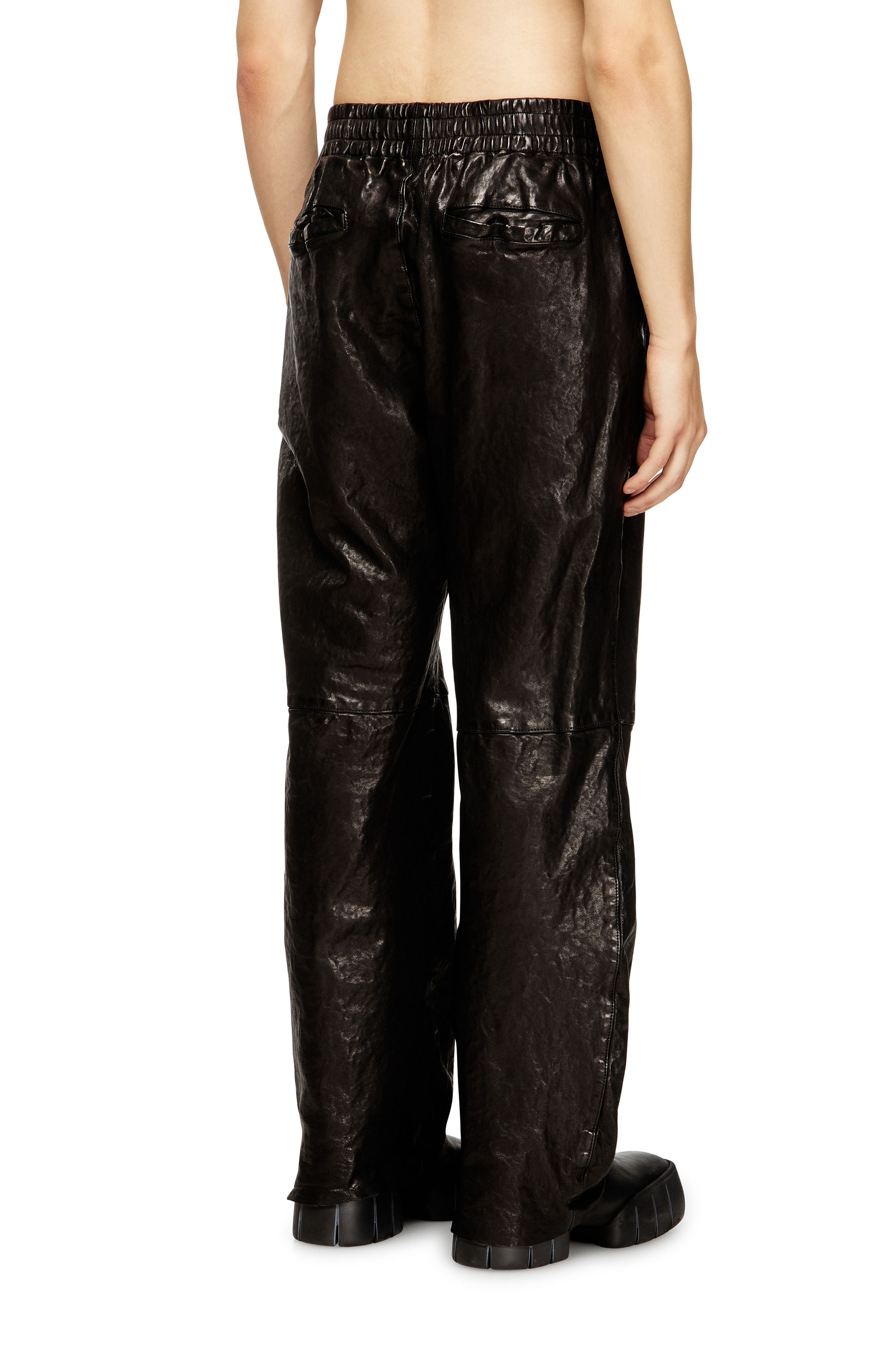 Diesel - P-BRU, Pantalon à taille élastiquée en cuir bouilli Homme in Noir - 4