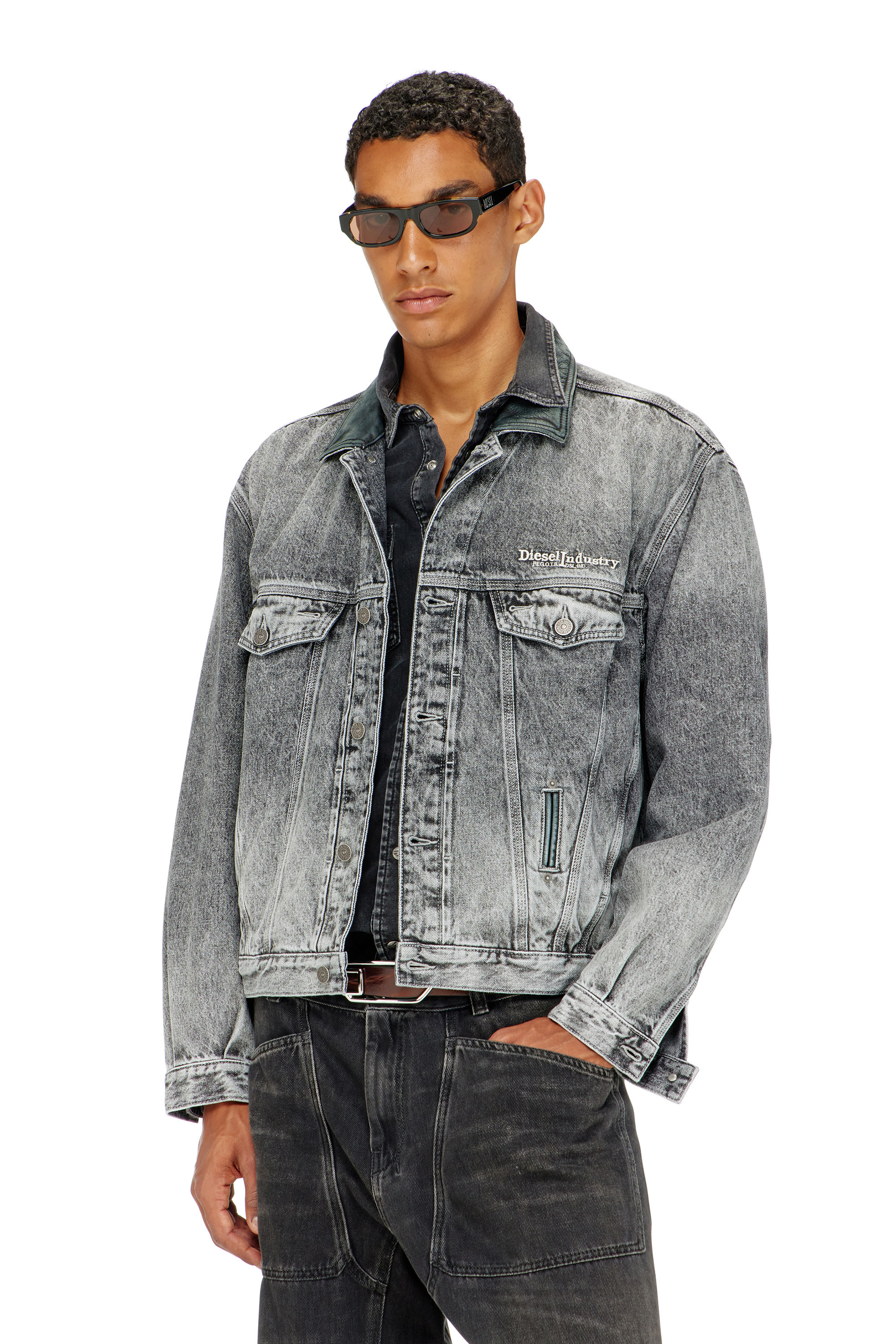 Diesel - D-DENVER-S, Veste en jean trucker avec garnitures en cuir ton sur ton Mixte in Gris - 3