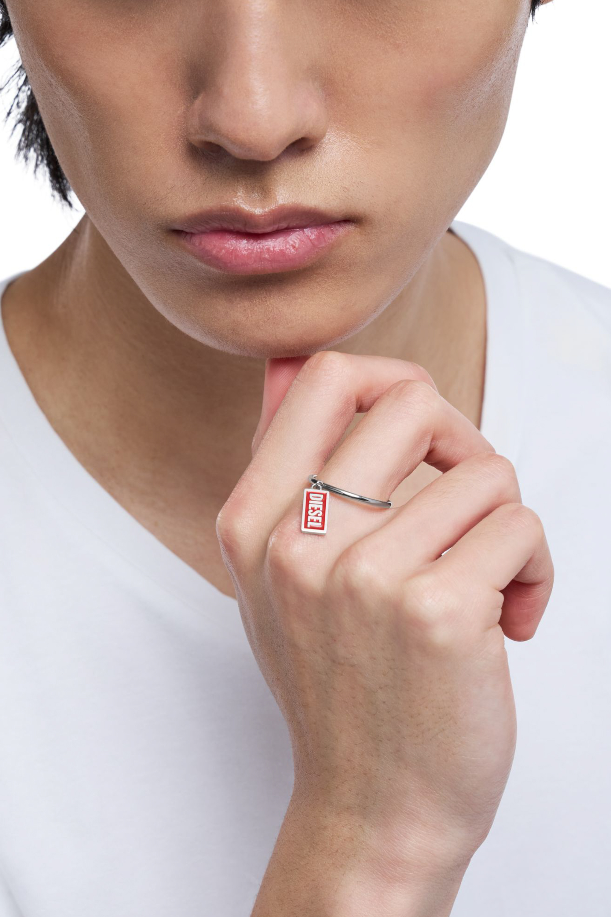 Diesel - DX1618931 JEWELLERY, Bague avec breloque logo en acier inoxydable Mixte in Rouge - 6