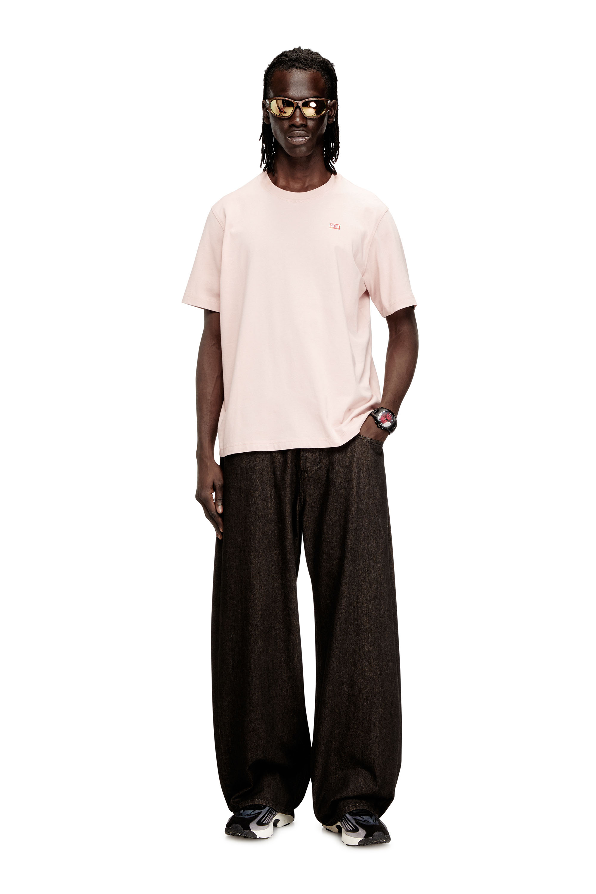 Diesel - T-ADJUST-V10, T-shirt classique avec écusson Diesel et imprimé photo Homme in Rose - 1