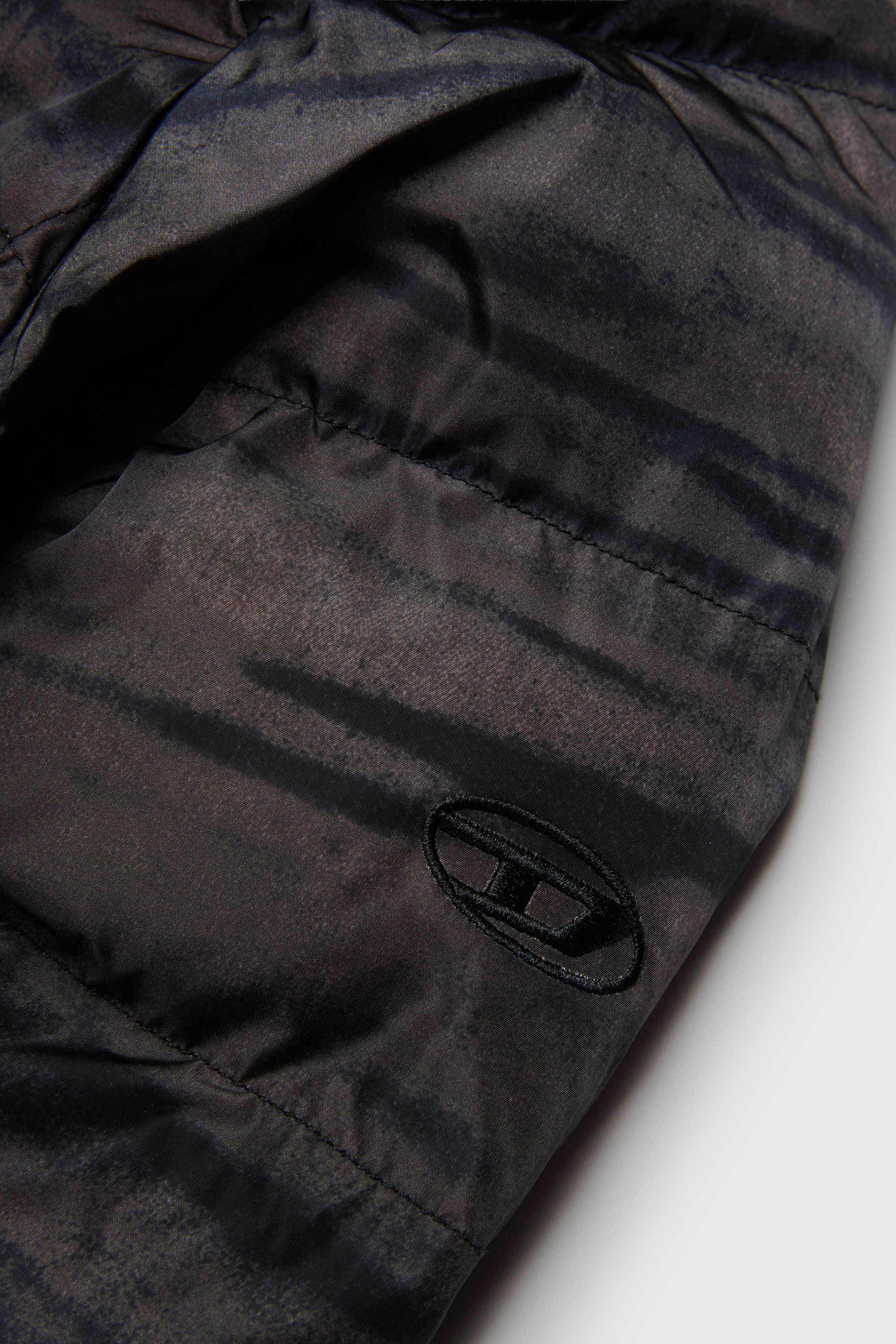 Diesel - JDEN, Doudoune avec imprim&eacute; graphique effet stri&eacute; Homme in Vert - 4
